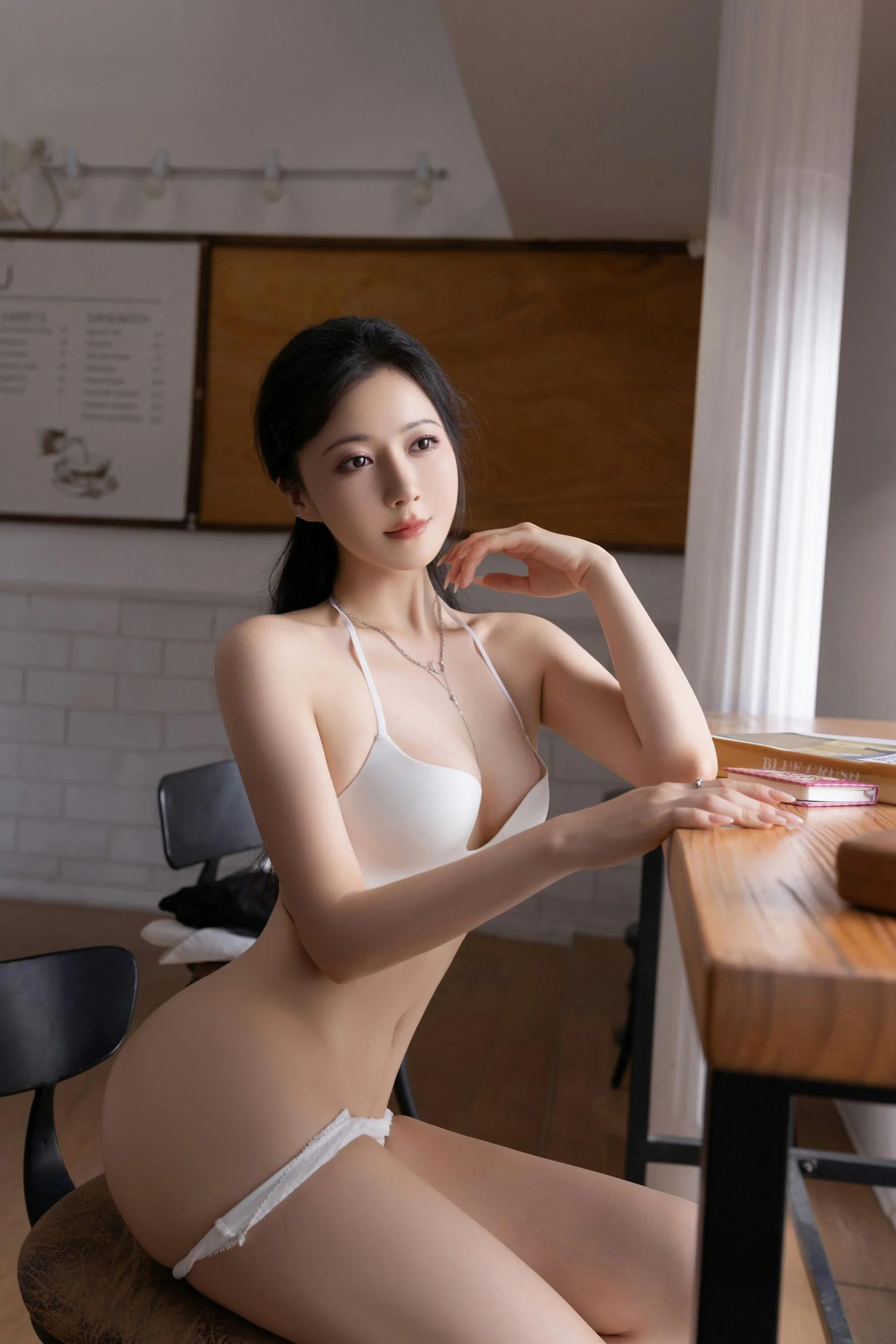 [秀人付费] 鱼子酱Fish 诱人私拍福利 咖啡店的邂逅 第 147 张