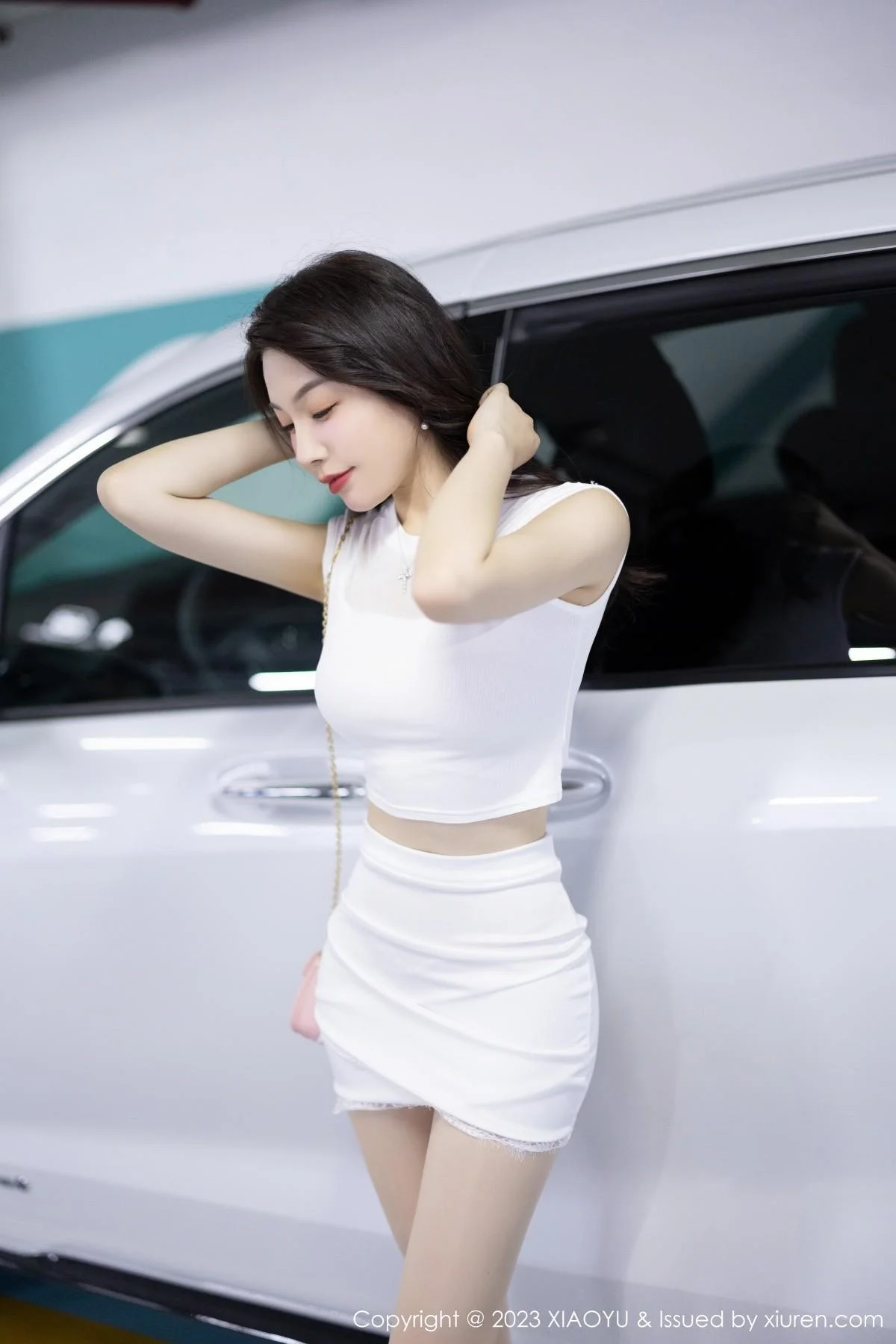 徐莉芝Booty白色短款上衣配白短裙露性感蕾丝内衣绝美写真 第 10 张