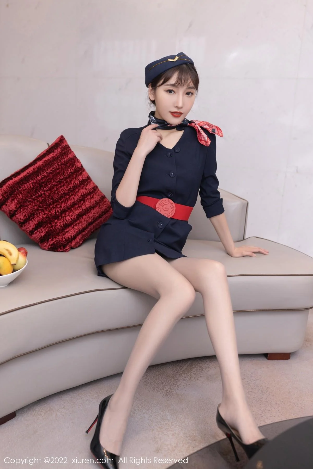 陆萱萱广州-云南旅拍脱深蓝色空姐制服露蕾丝内衣绝美写真 第 12 张