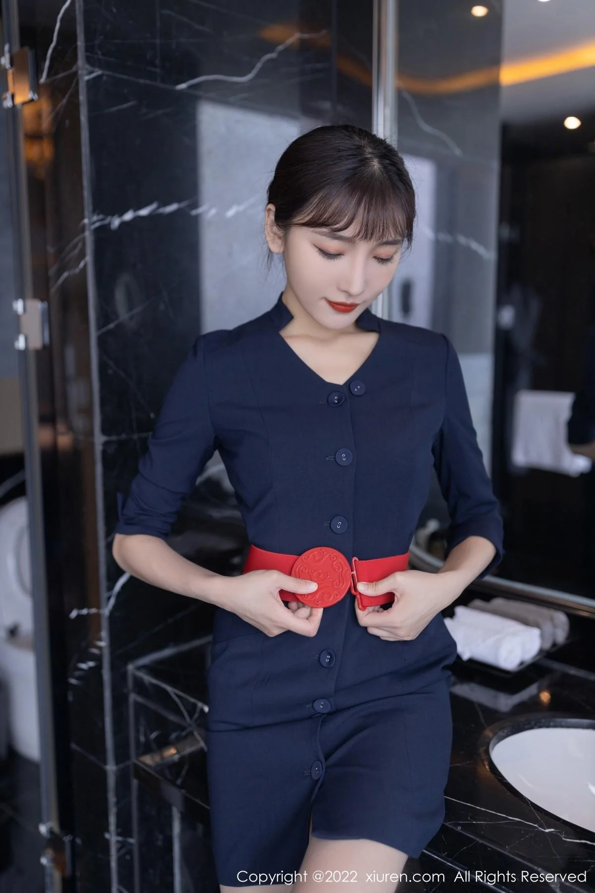 陆萱萱广州-云南旅拍脱深蓝色空姐制服露蕾丝内衣绝美写真 第 15 张