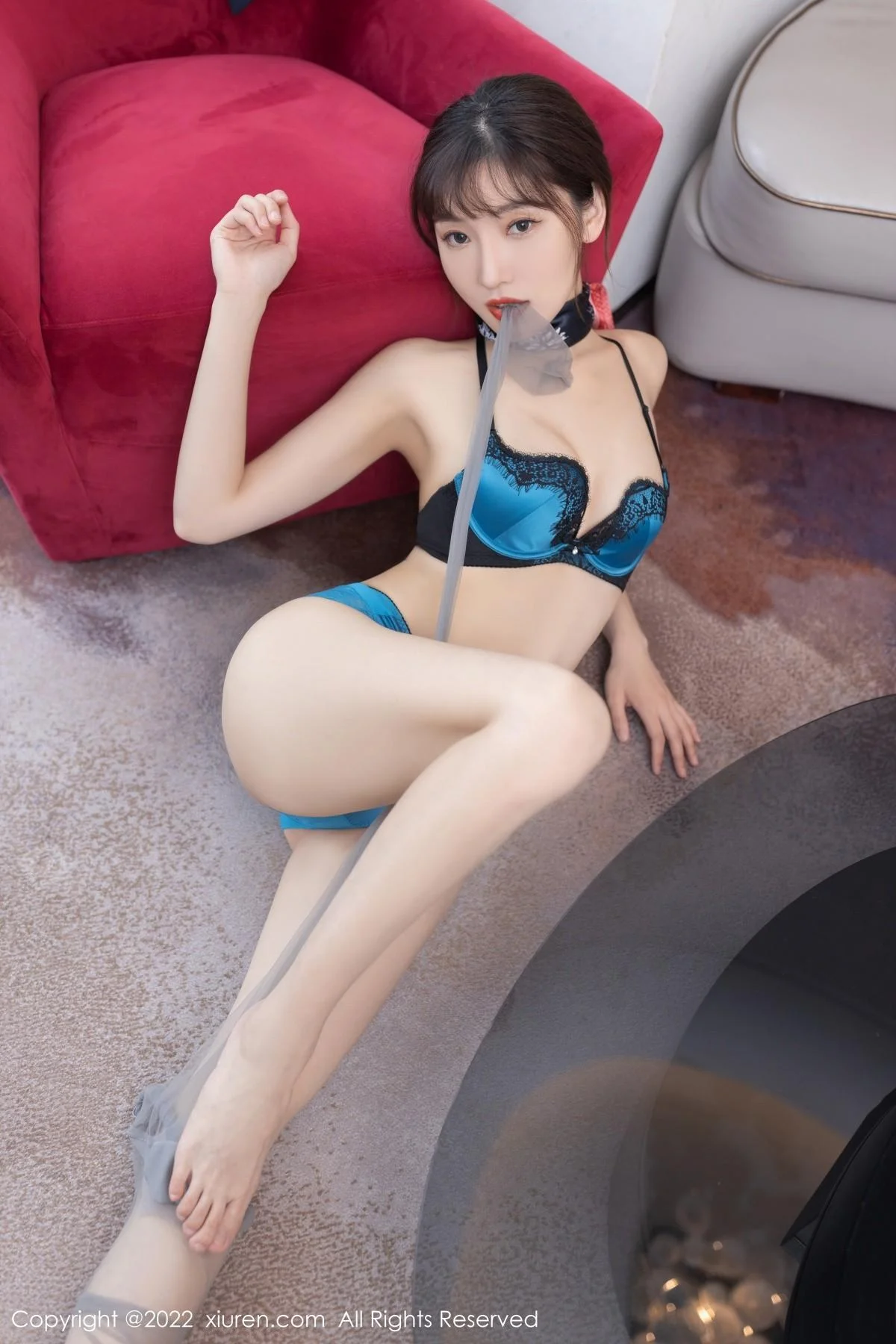陆萱萱广州-云南旅拍脱深蓝色空姐制服露蕾丝内衣绝美写真 第 53 张