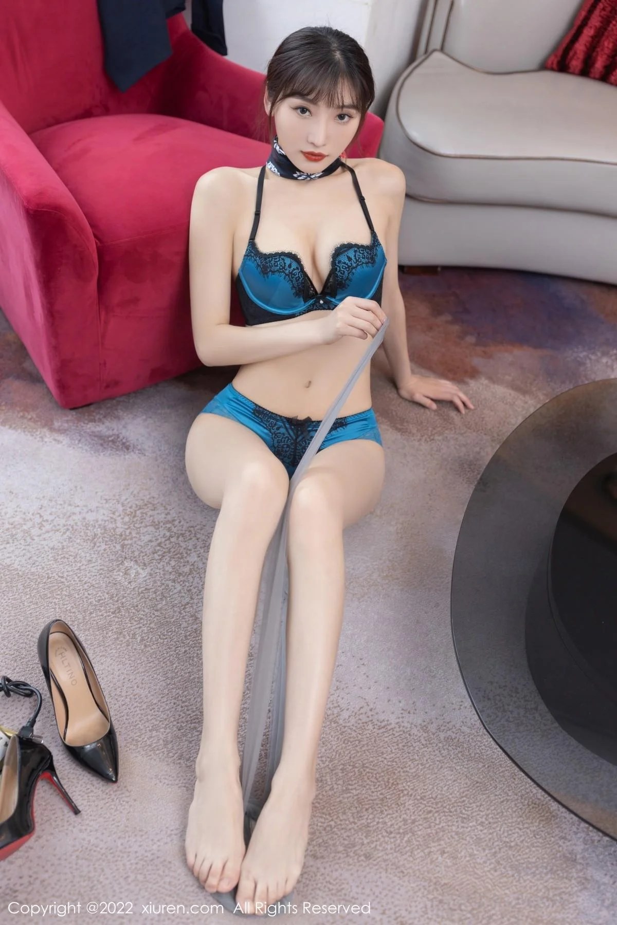 陆萱萱广州-云南旅拍脱深蓝色空姐制服露蕾丝内衣绝美写真 第 55 张