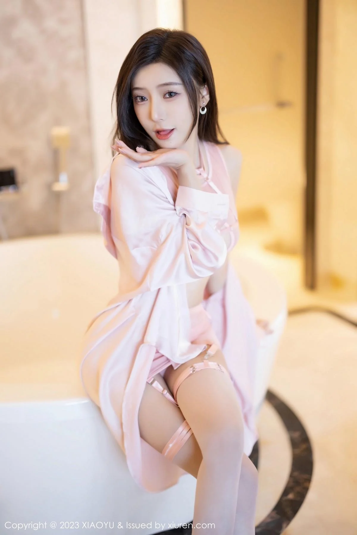 王馨瑶yanni性感粉色情趣服配粉色吊袜秀曼妙身姿绝美写真 第 23 张