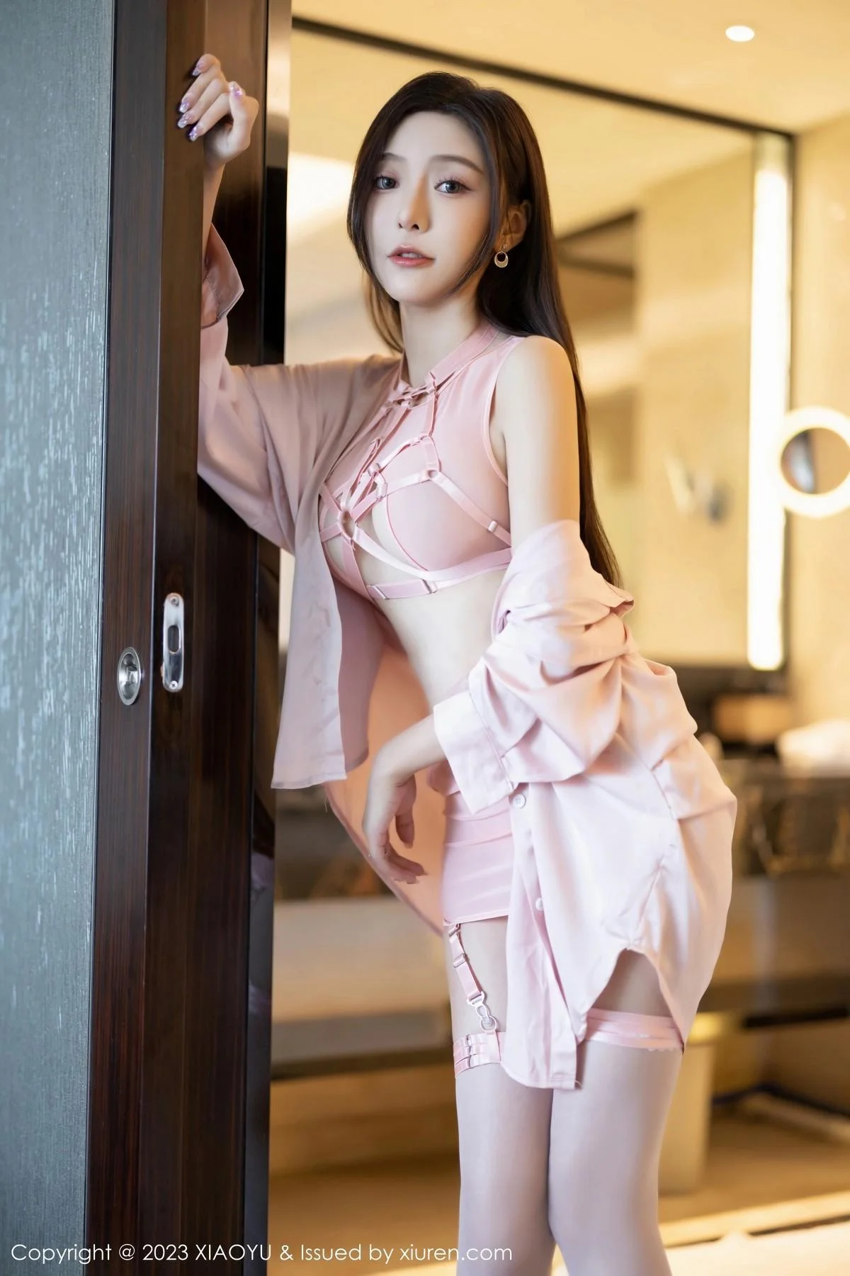 王馨瑶yanni性感粉色情趣服配粉色吊袜秀曼妙身姿绝美写真 第 6 张