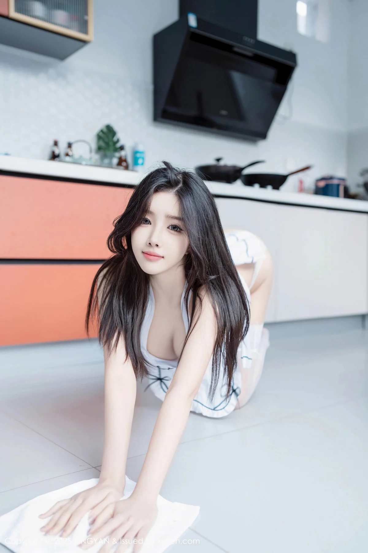 袁圆性感白色情趣服饰配白丝吊袜秀惹火身材绝美写真 第 50 张