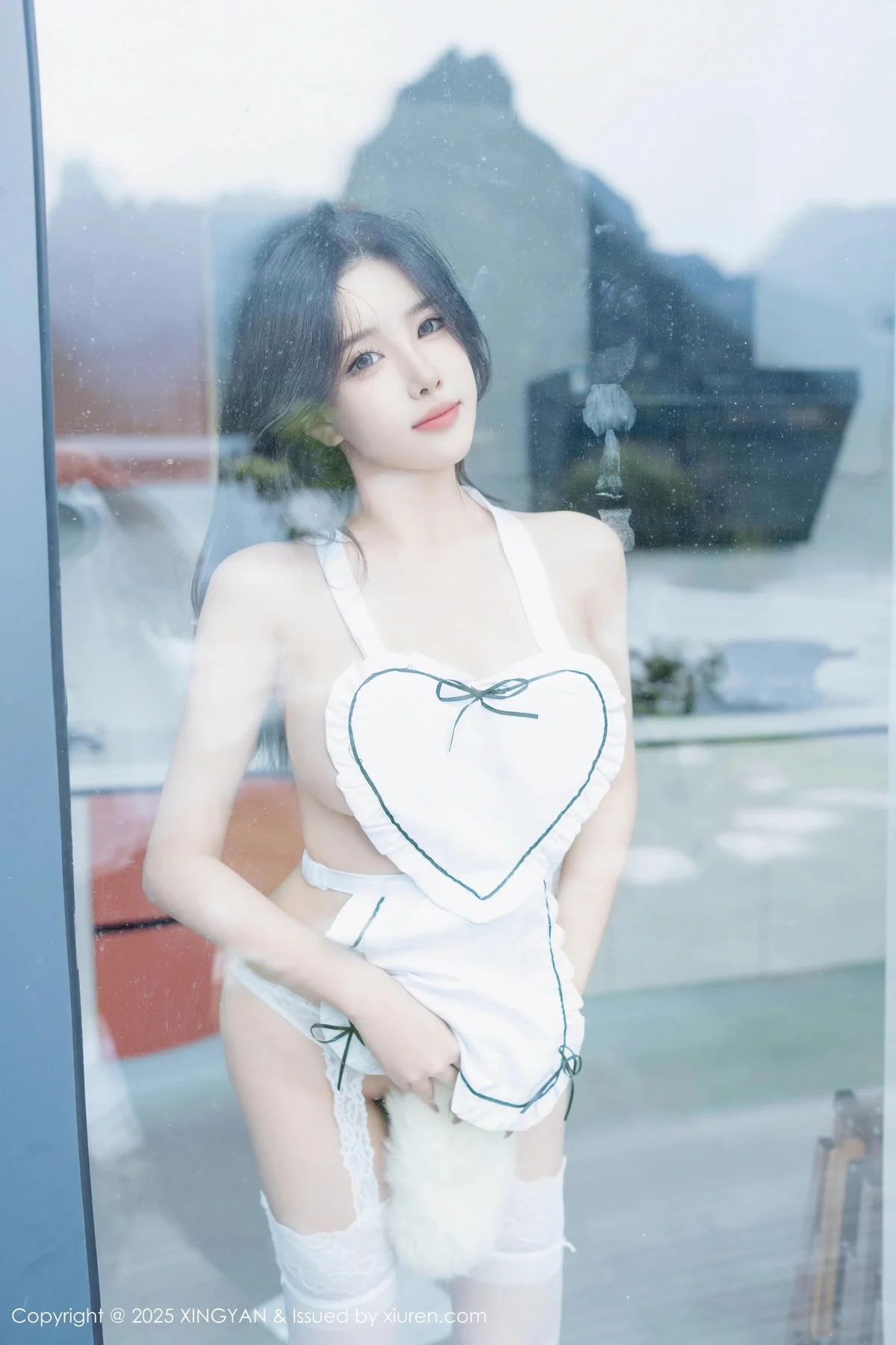袁圆性感白色情趣服饰配白丝吊袜秀惹火身材绝美写真 第 59 张
