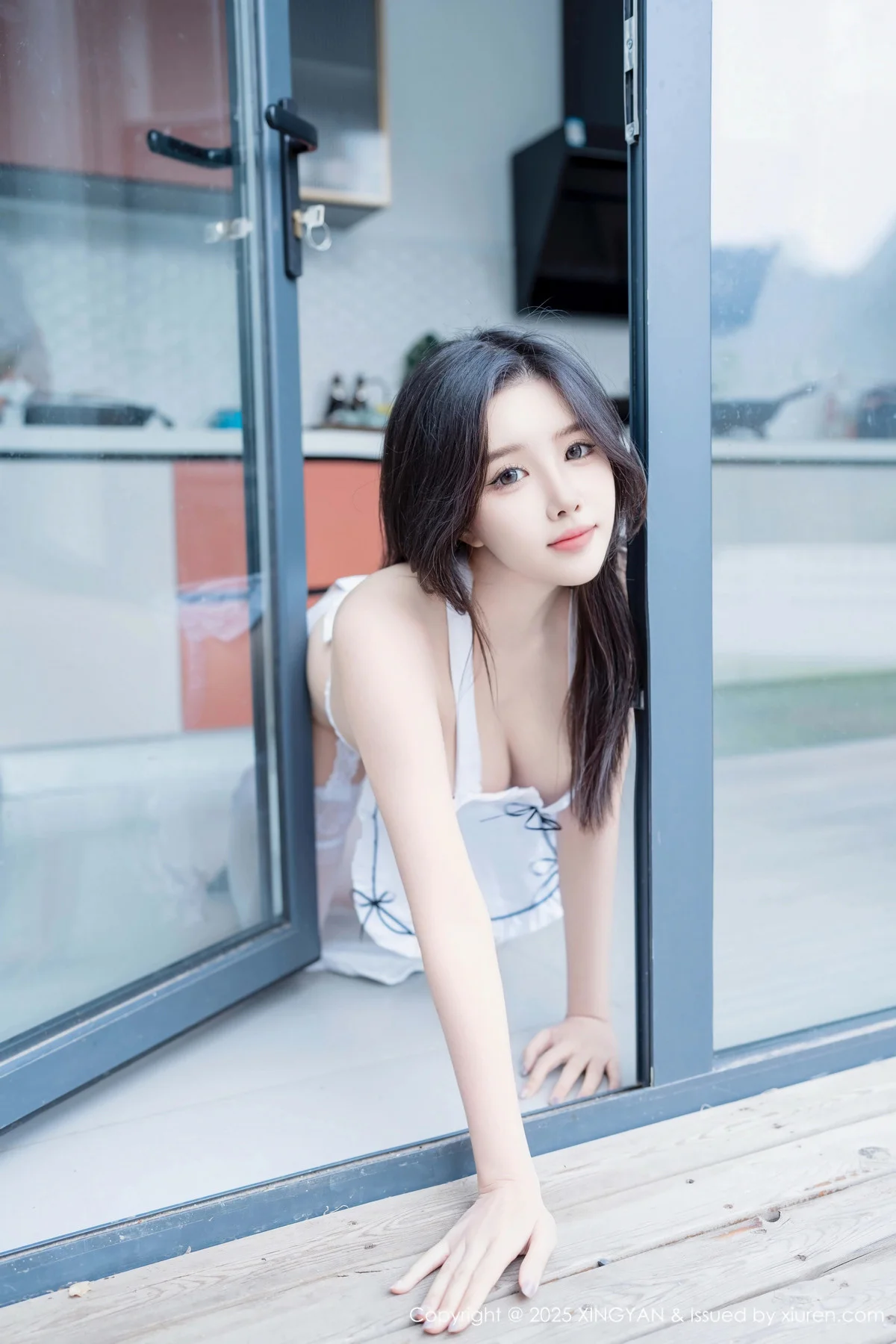 袁圆性感白色情趣服饰配白丝吊袜秀惹火身材绝美写真 第 61 张