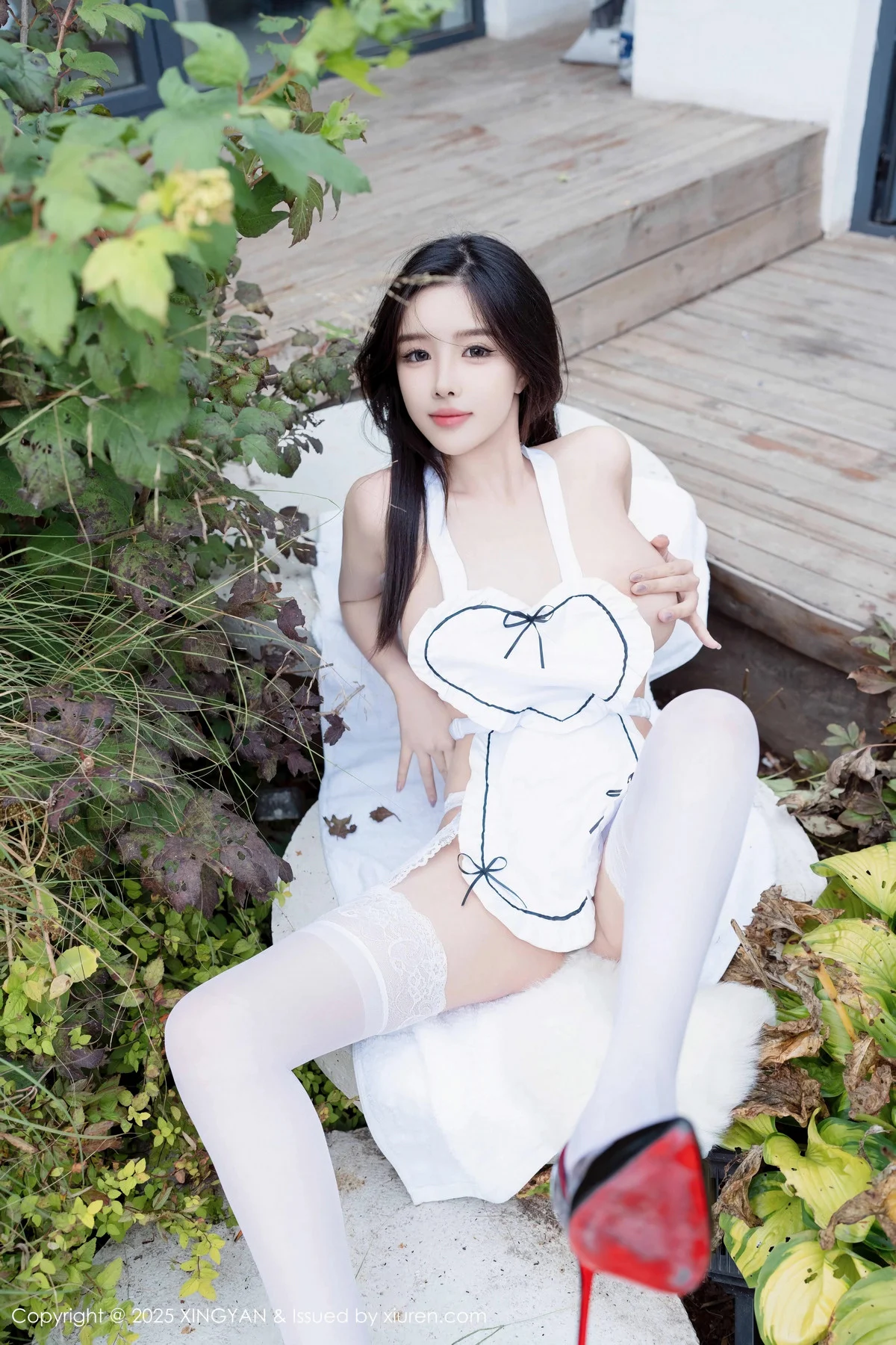 袁圆性感白色情趣服饰配白丝吊袜秀惹火身材绝美写真 第 64 张