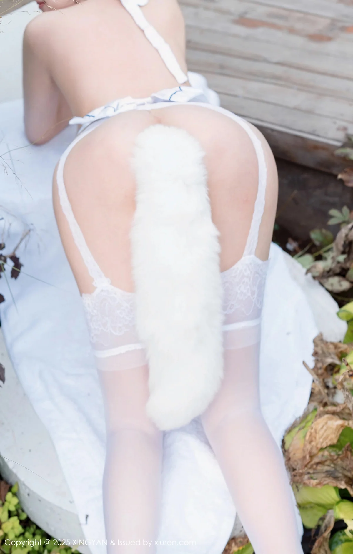 袁圆性感白色情趣服饰配白丝吊袜秀惹火身材绝美写真 第 77 张
