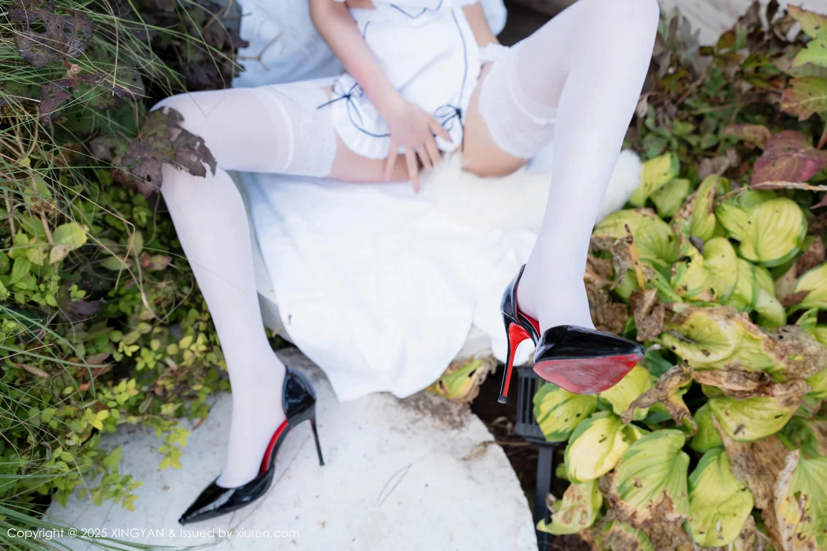 袁圆性感白色情趣服饰配白丝吊袜秀惹火身材绝美写真 第 80 张
