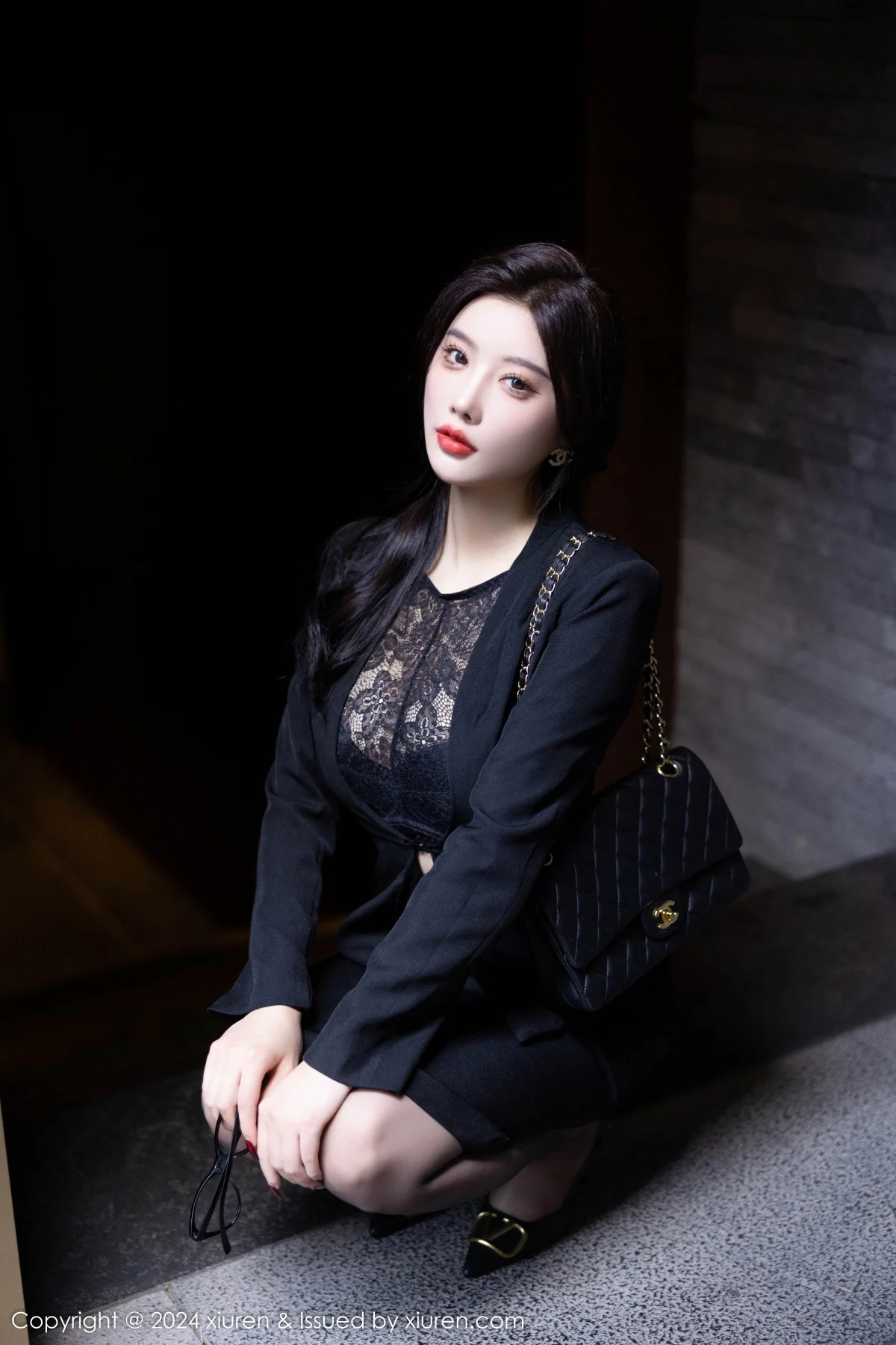 杨晨晨Yome性感黑色OL露蕾丝内衣配超薄黑丝极致魅惑写真 第 34 张