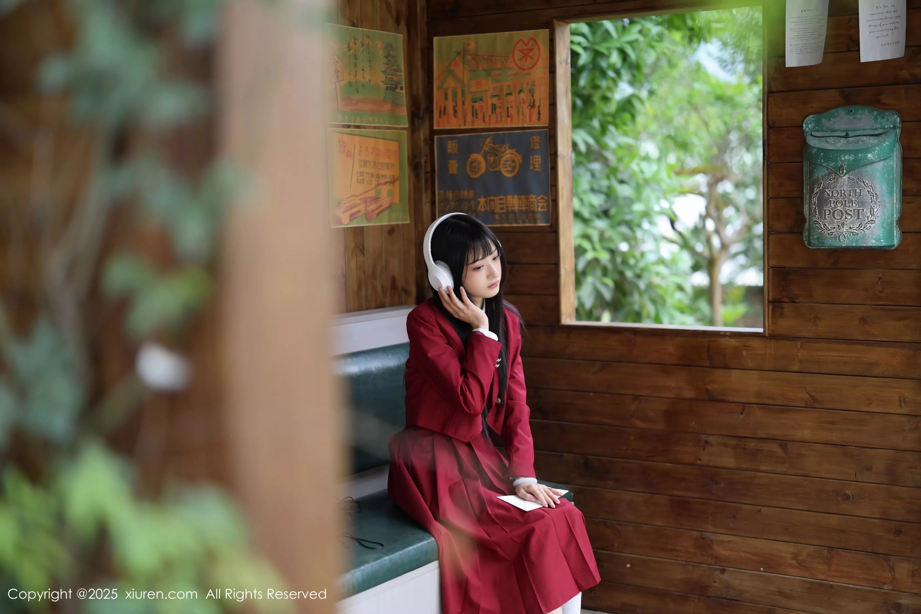 茂木希子性感红色裙子配肉色丝袜秀完美曲线绝美写真 第 3 张