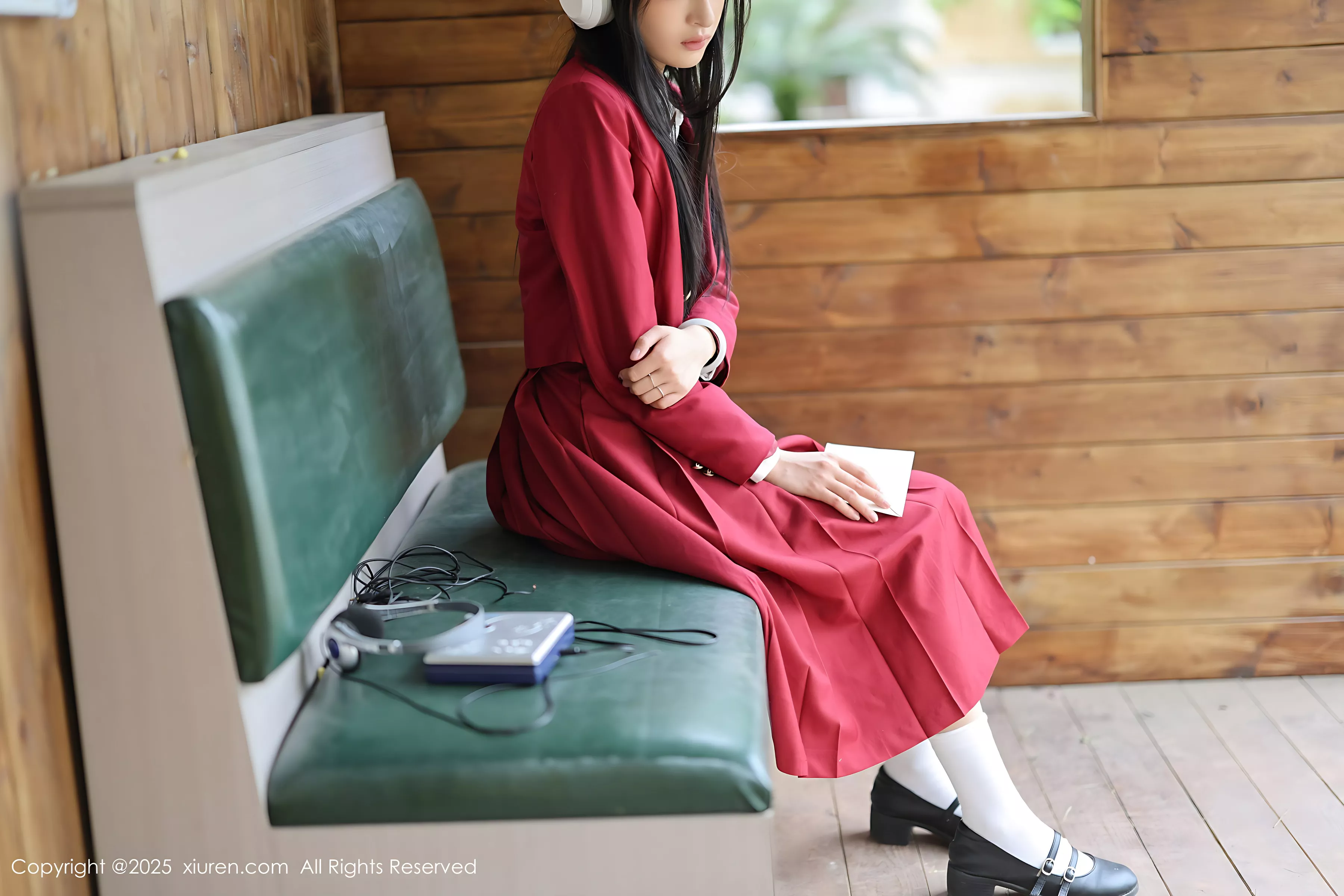 茂木希子性感红色裙子配肉色丝袜秀完美曲线绝美写真 第 5 张