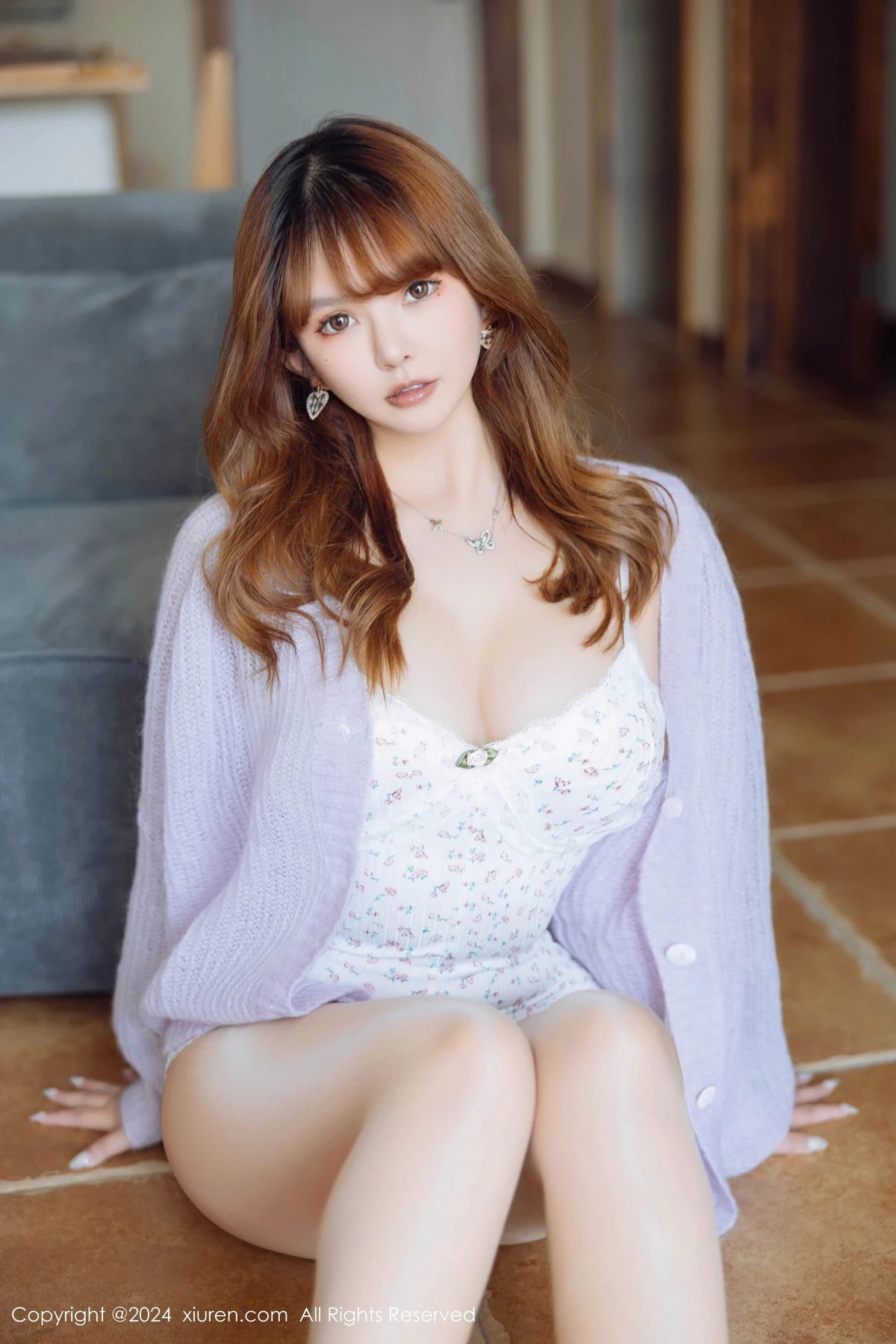 张思允Nice性感灰色轻透上衣配无内肉丝秀惹火身材绝美写真 第 1 张