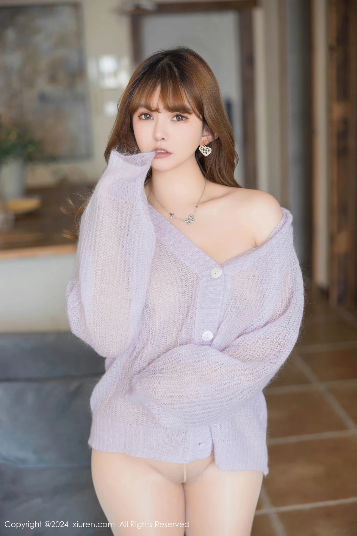 张思允Nice性感灰色轻透上衣配无内肉丝秀惹火身材绝美写真 第 33 张