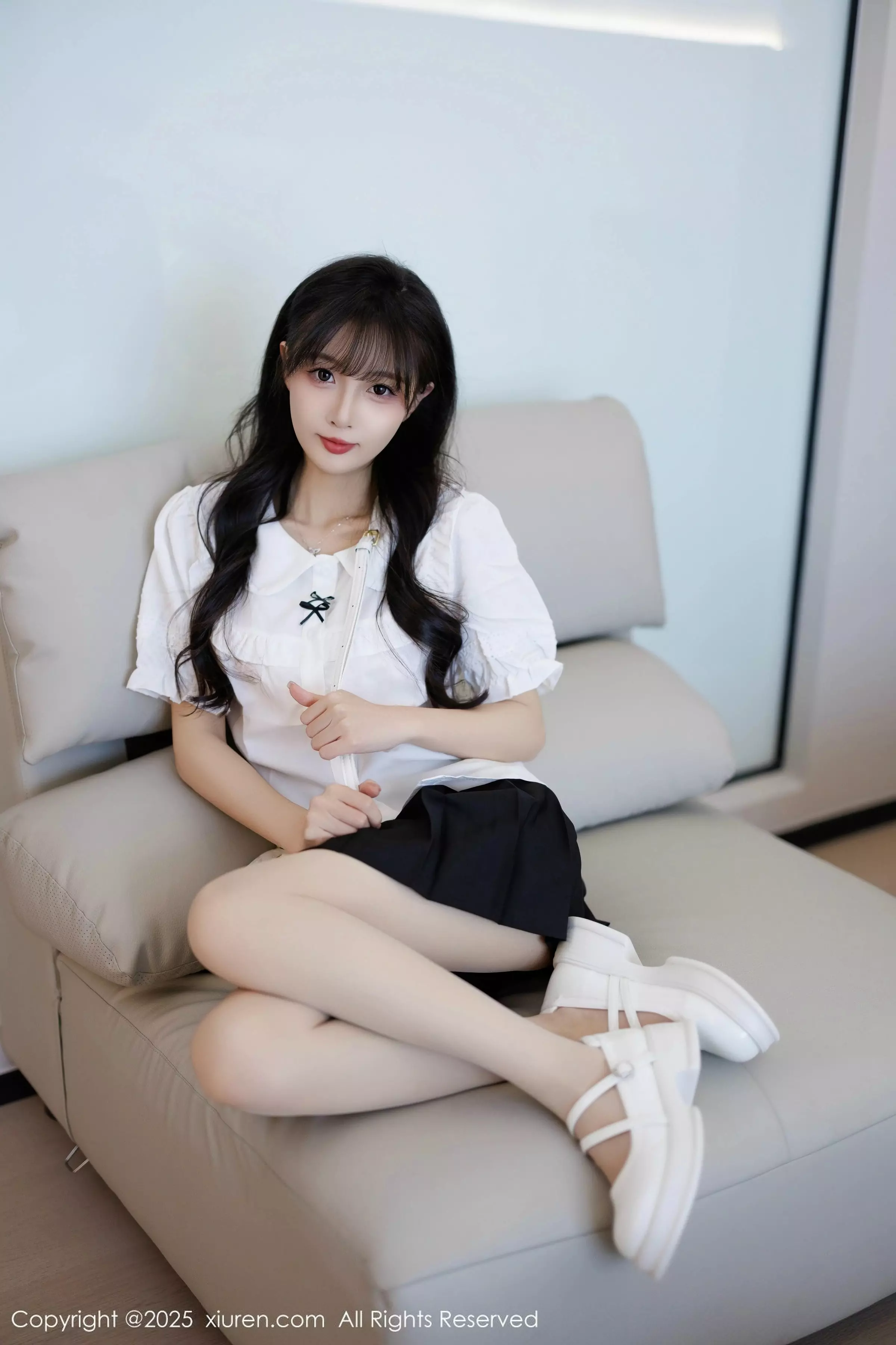 樱桃小阑子性感白色上衣配黑短裙秀曼妙身姿迷人绝美写真 第 13 张
