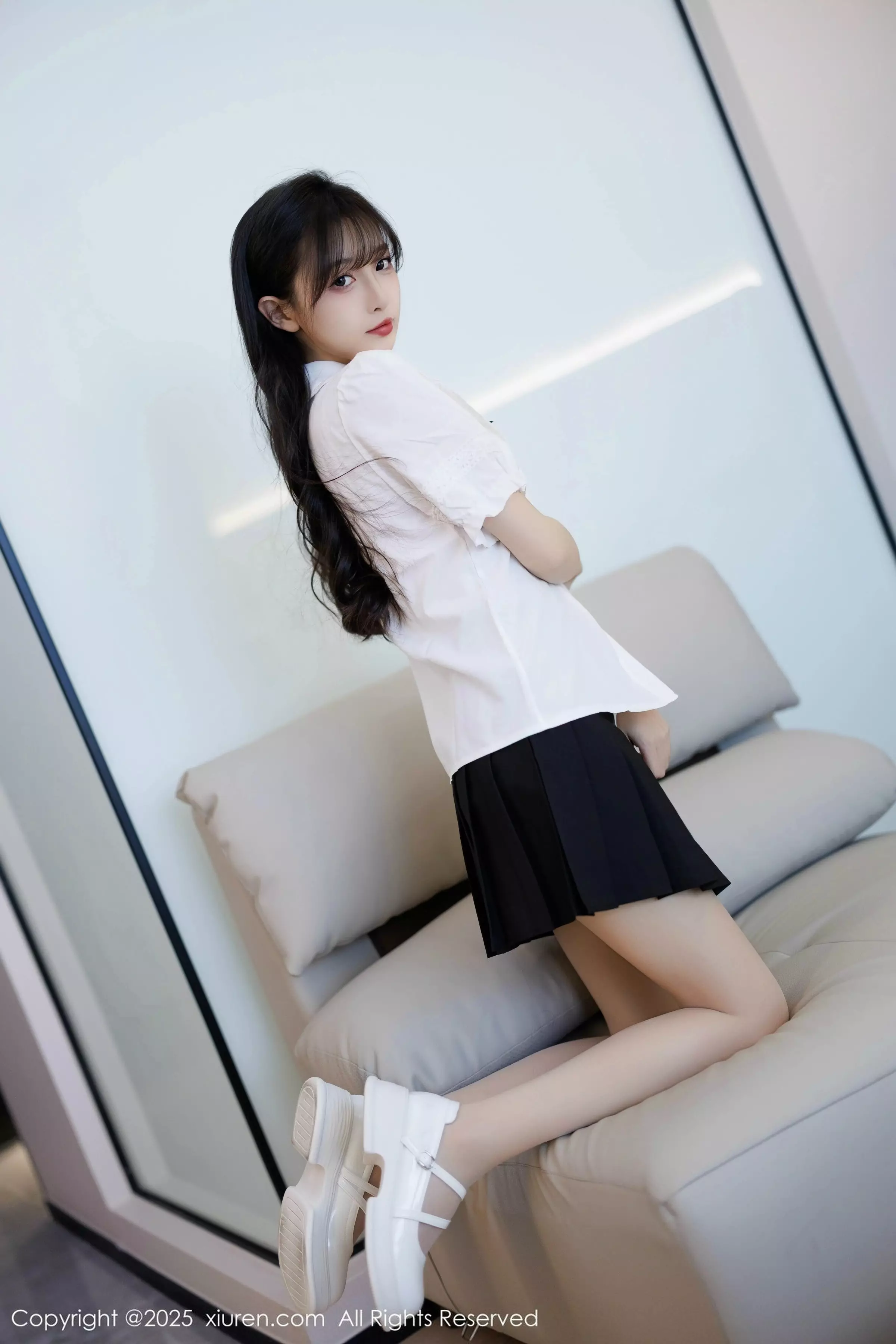 樱桃小阑子性感白色上衣配黑短裙秀曼妙身姿迷人绝美写真 第 16 张