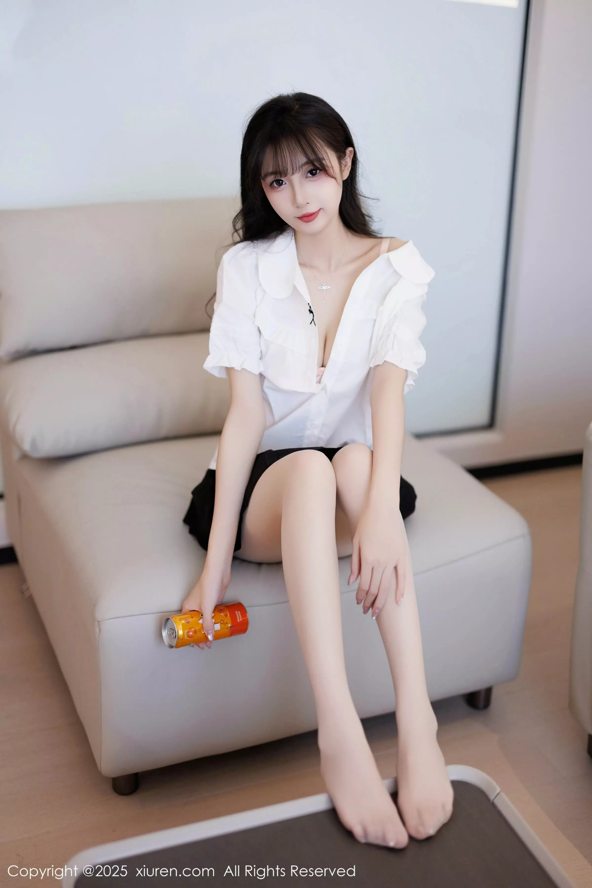 樱桃小阑子性感白色上衣配黑短裙秀曼妙身姿迷人绝美写真 第 19 张
