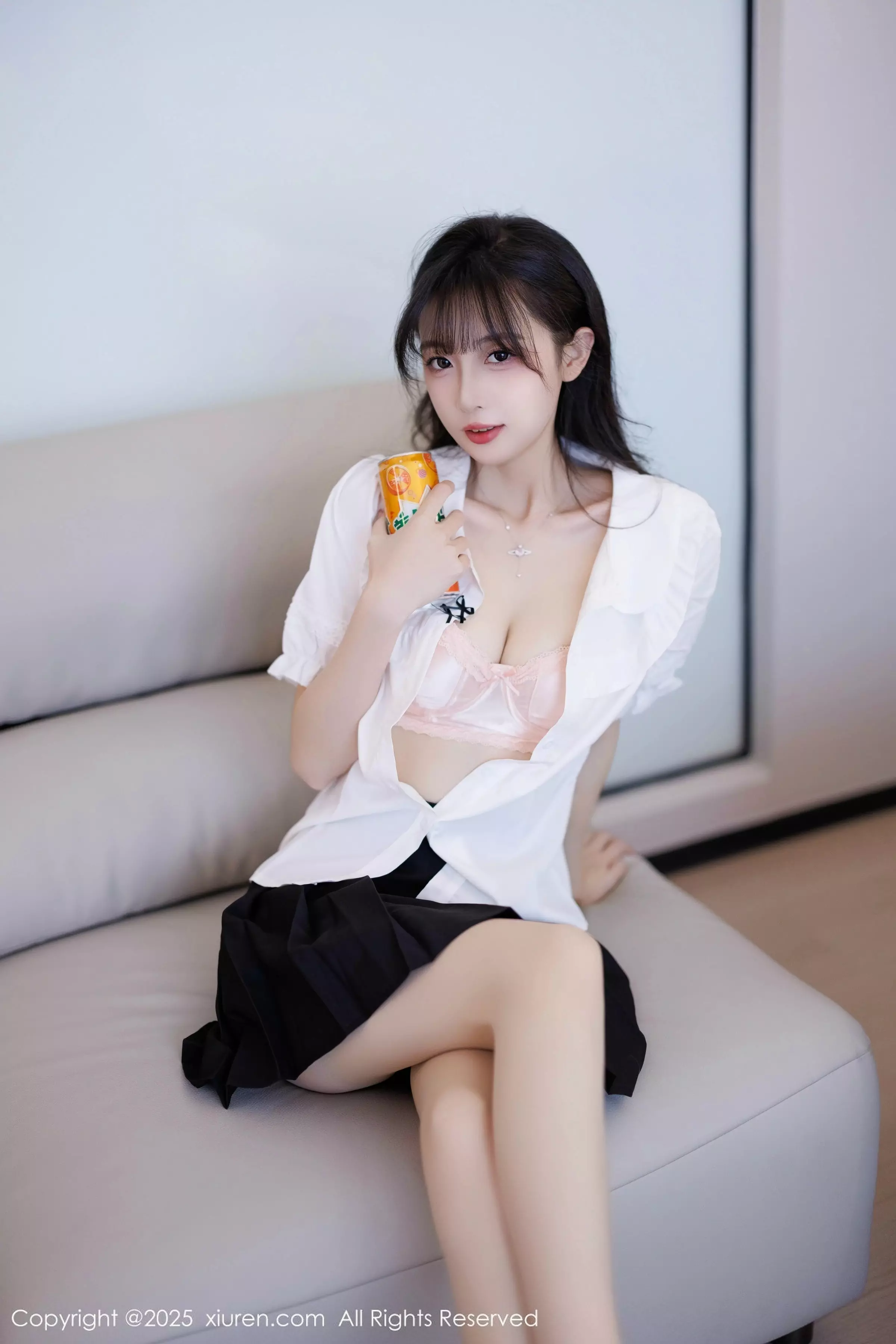 樱桃小阑子性感白色上衣配黑短裙秀曼妙身姿迷人绝美写真 第 23 张