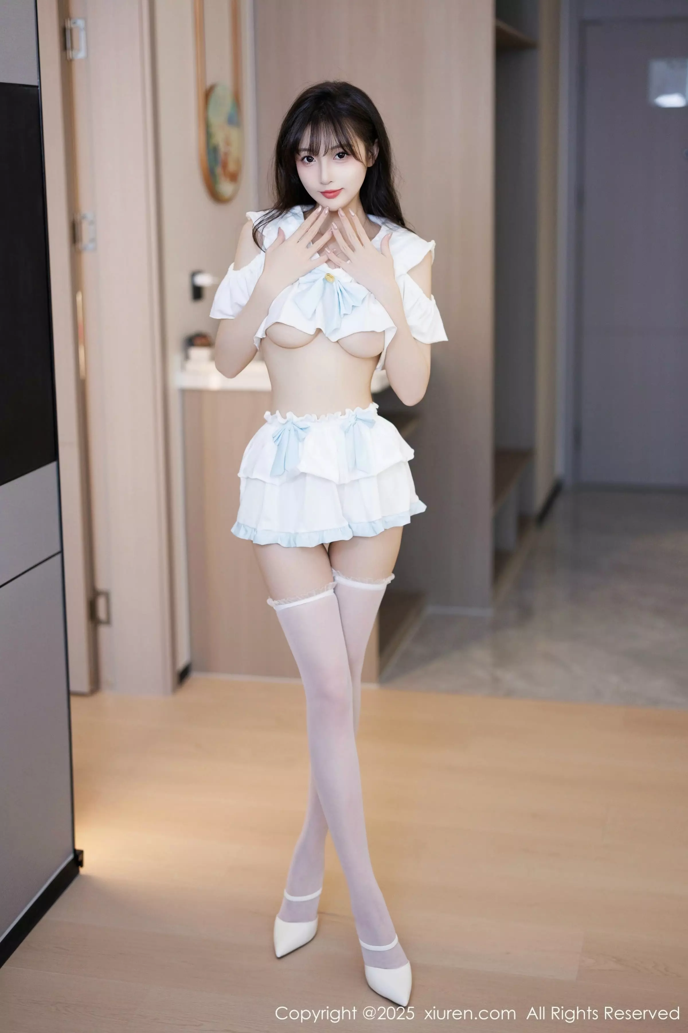 樱桃小阑子性感白色上衣配黑短裙秀曼妙身姿迷人绝美写真 第 67 张