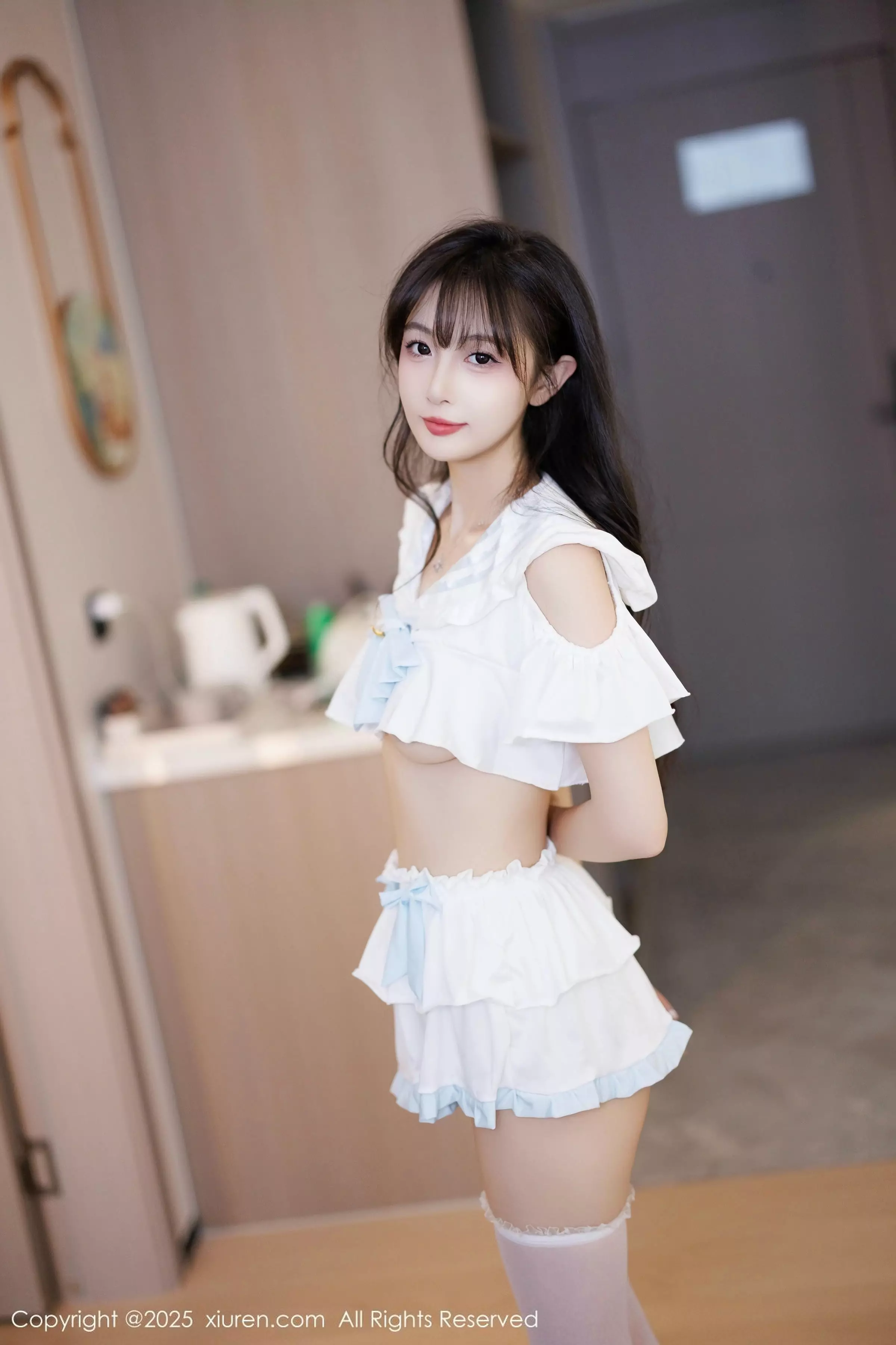 樱桃小阑子性感白色上衣配黑短裙秀曼妙身姿迷人绝美写真 第 74 张