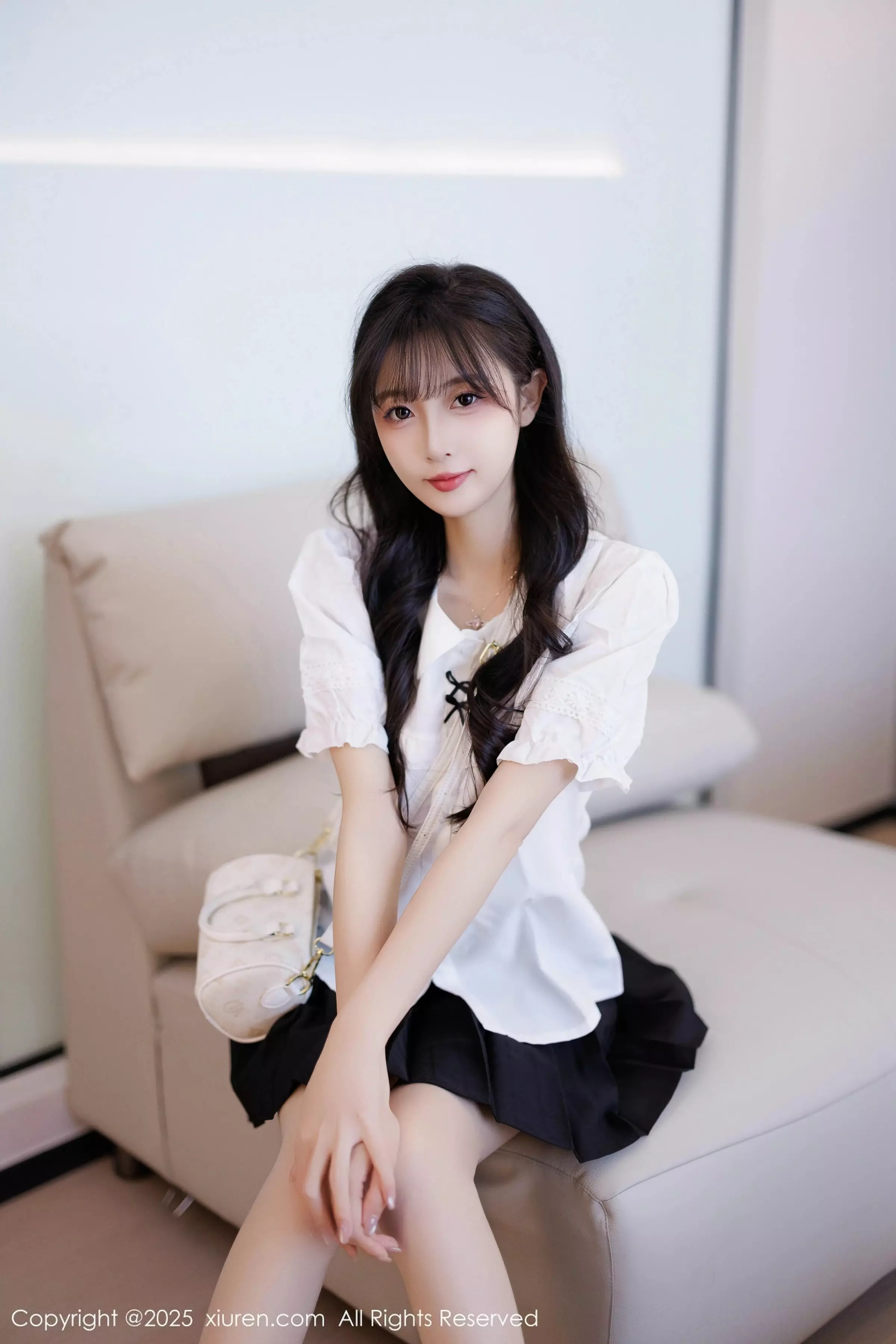 樱桃小阑子性感白色上衣配黑短裙秀曼妙身姿迷人绝美写真 第 9 张