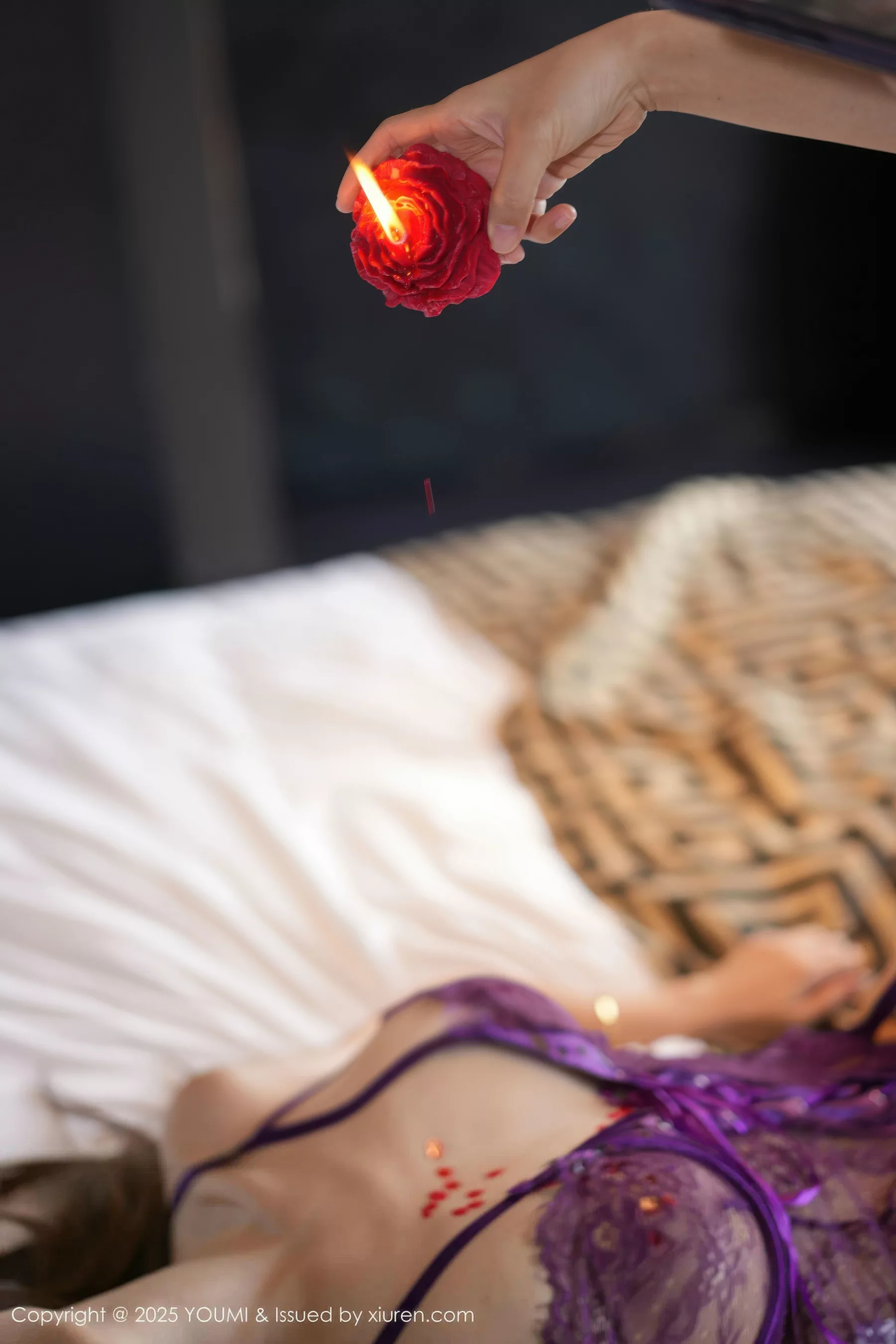 桃桃·夭夭twins性感OL服饰露紫色情趣内衣秀惹火身材绝美写真 第 114 张