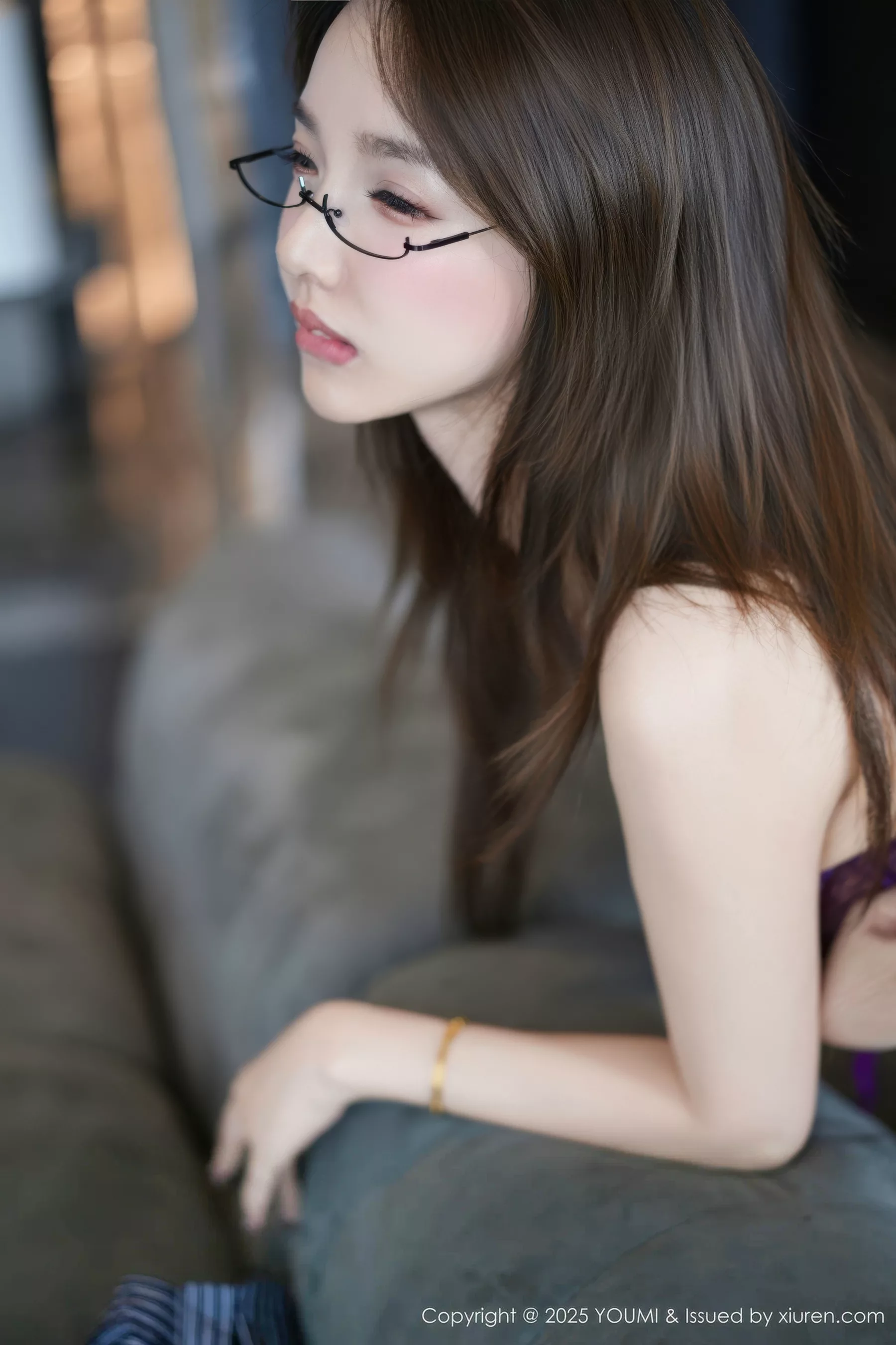 桃桃·夭夭twins性感OL服饰露紫色情趣内衣秀惹火身材绝美写真 第 56 张