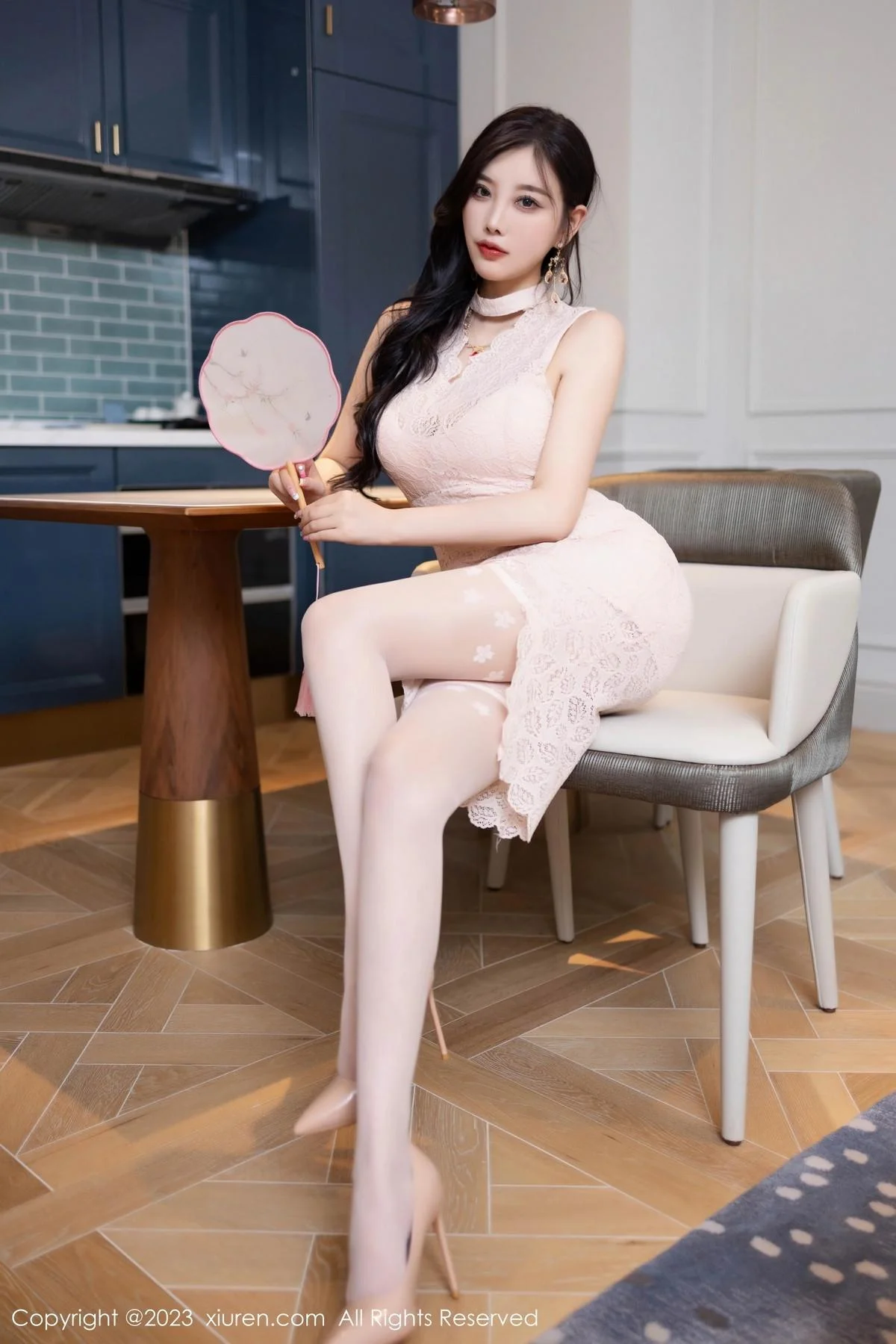 杨晨晨Yome粉色连衣短裙露蕾丝内衣配白丝吊袜绝美写真 第 9 张