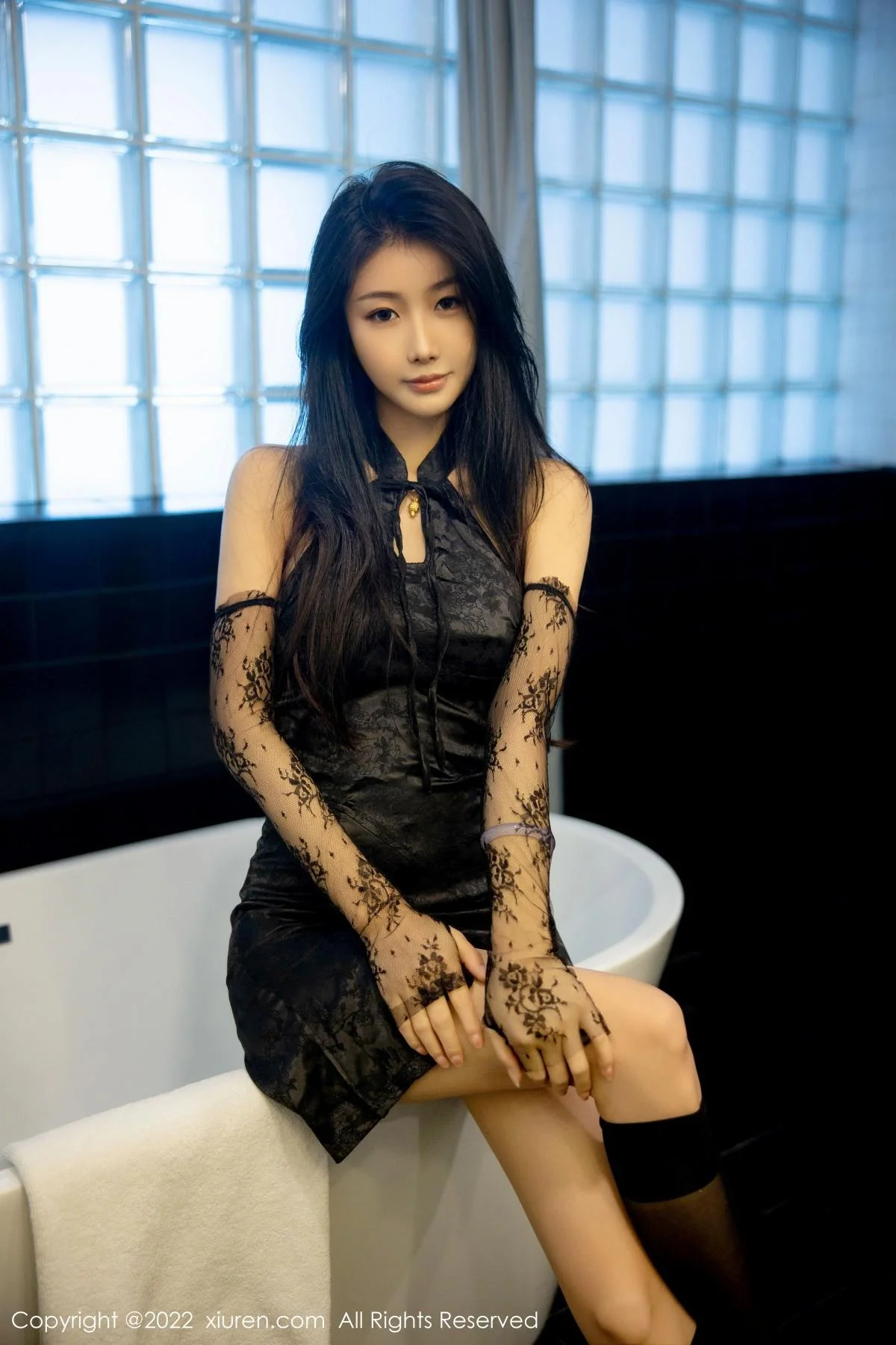 苏苏阿性感黑色轻透情趣服配超薄黑丝秀绝美身姿绝美写真 第 2 张