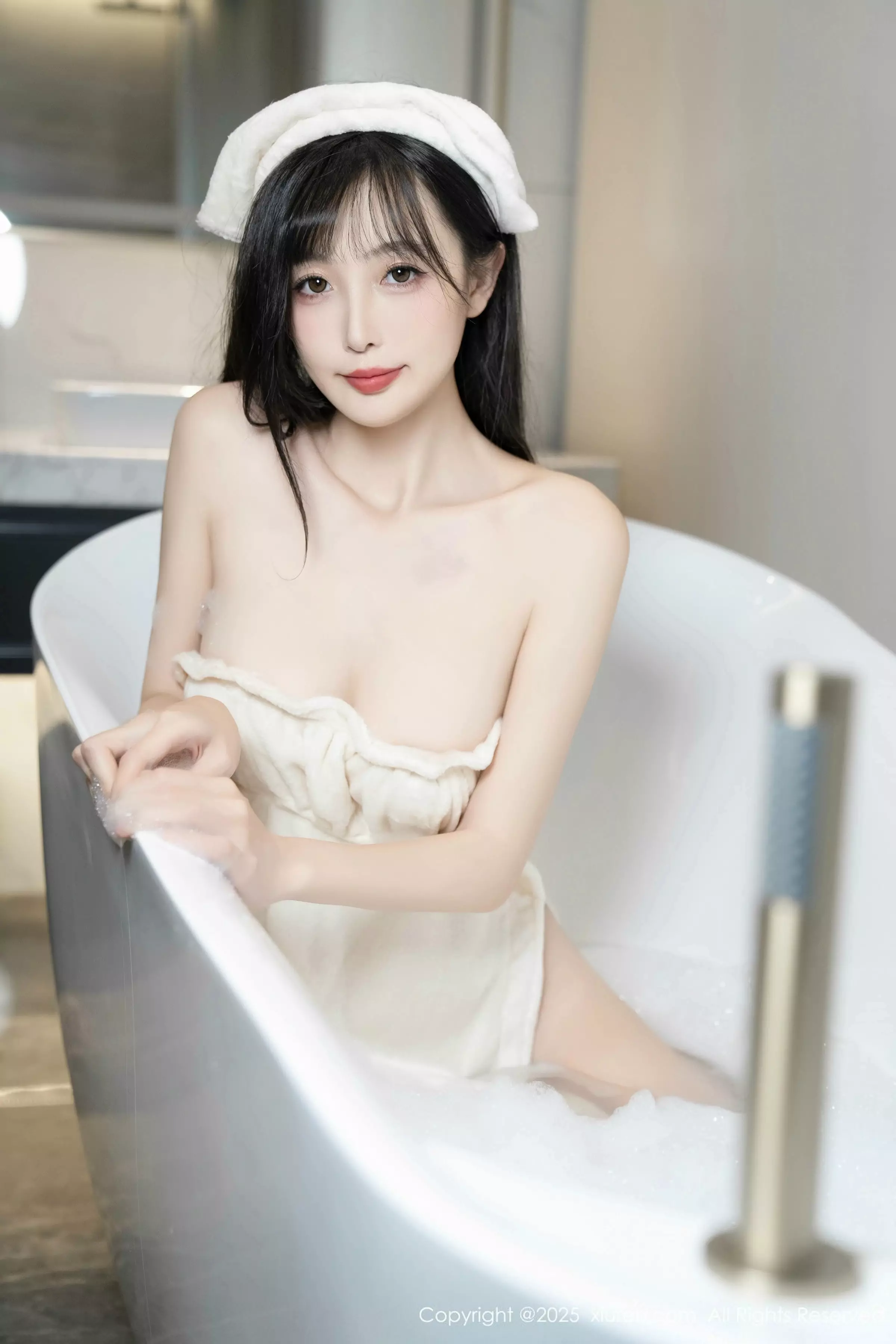 樱桃小阑子浴室场景性感白色浴袍配原色丝袜秀美腿绝美写真 第 112 张