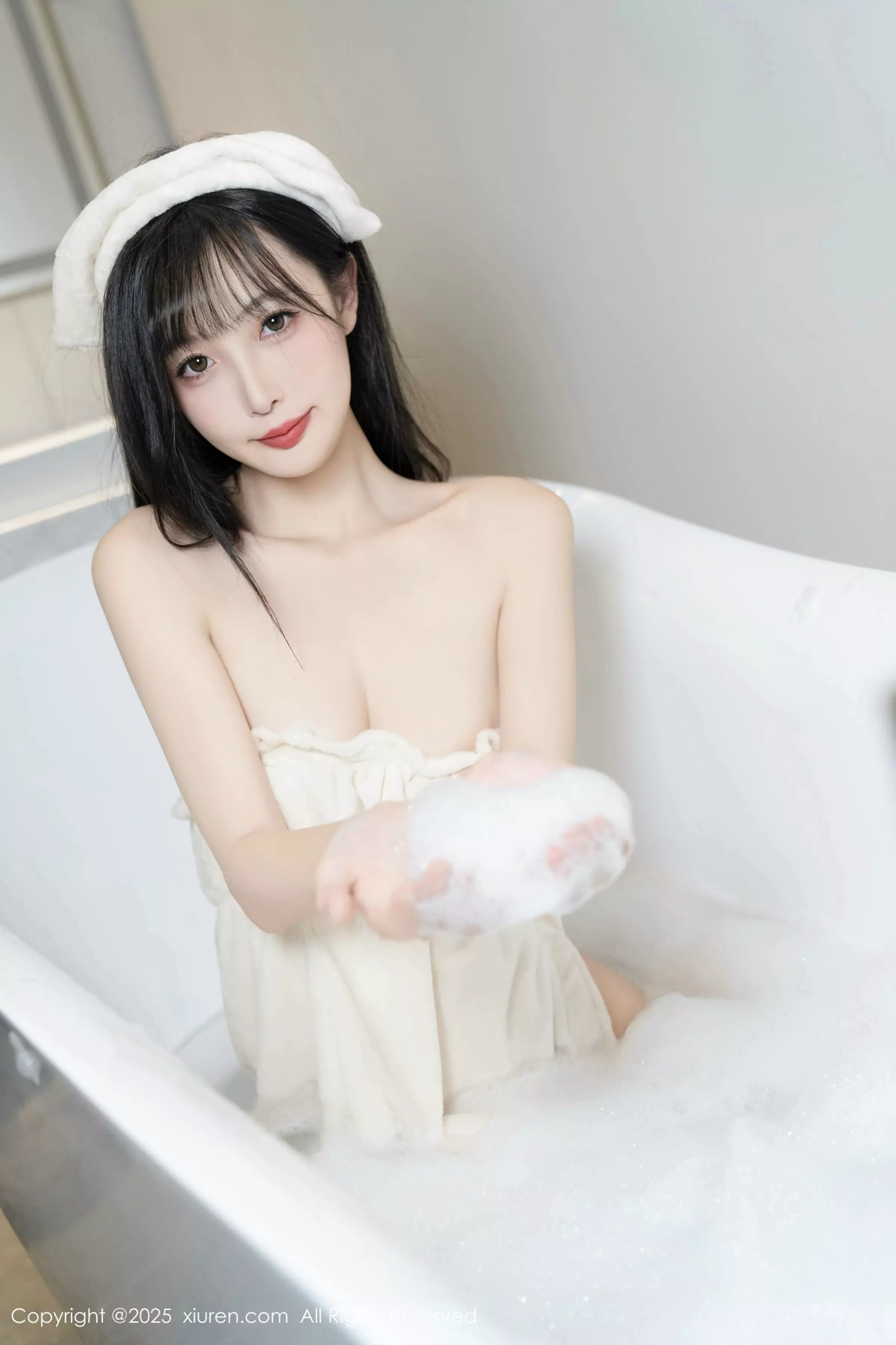 樱桃小阑子浴室场景性感白色浴袍配原色丝袜秀美腿绝美写真 第 117 张