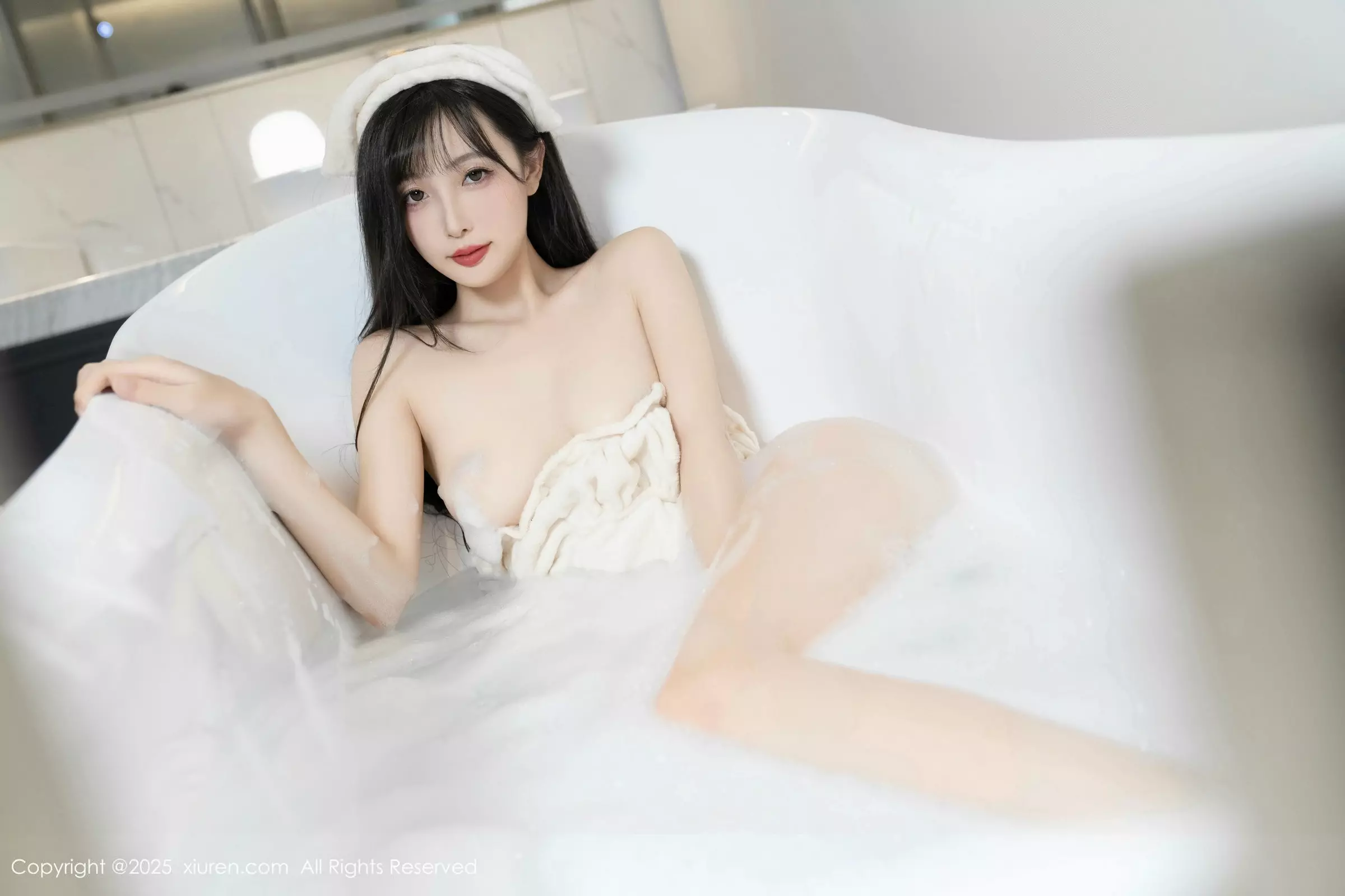 樱桃小阑子浴室场景性感白色浴袍配原色丝袜秀美腿绝美写真 第 138 张