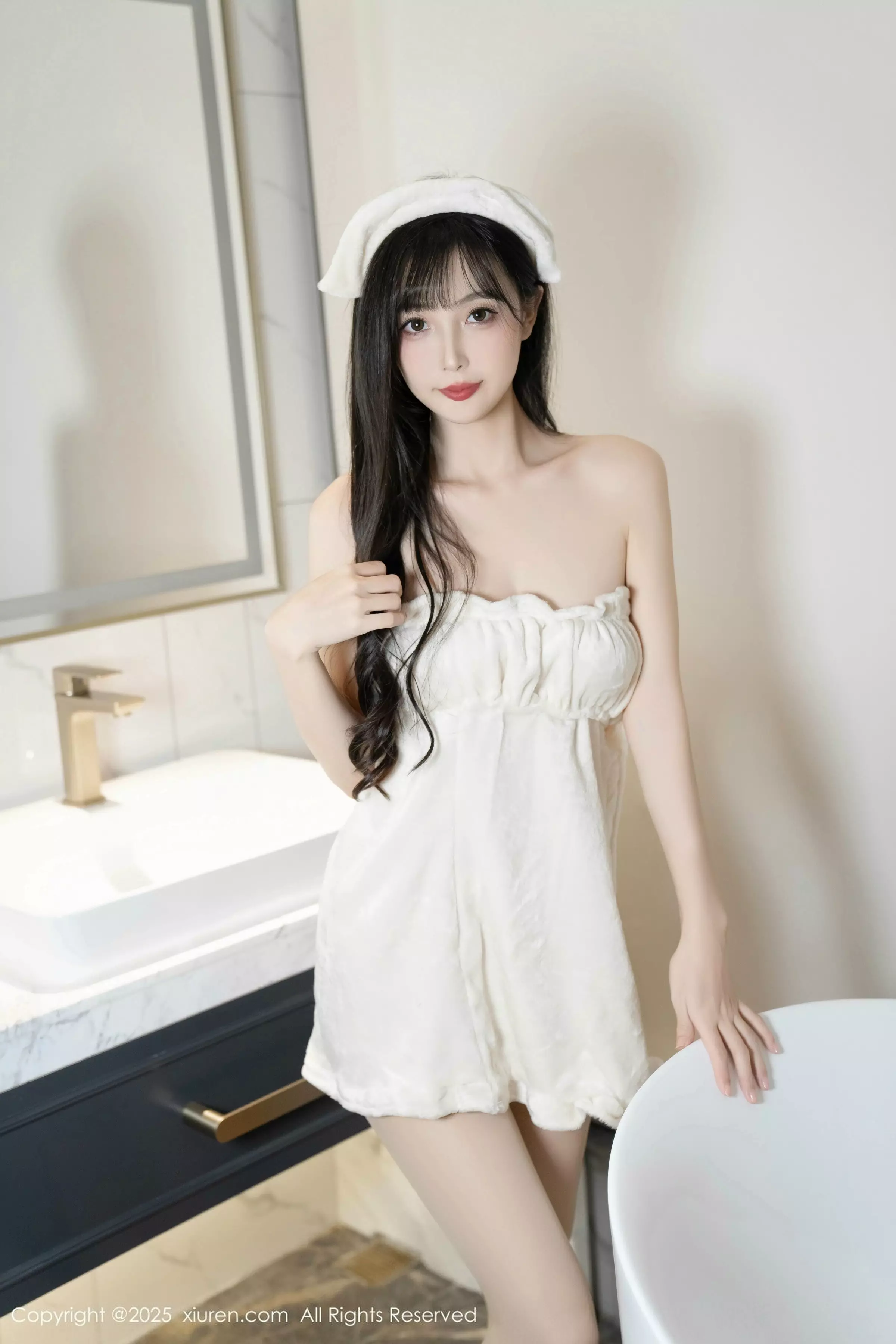 樱桃小阑子浴室场景性感白色浴袍配原色丝袜秀美腿绝美写真 第 17 张