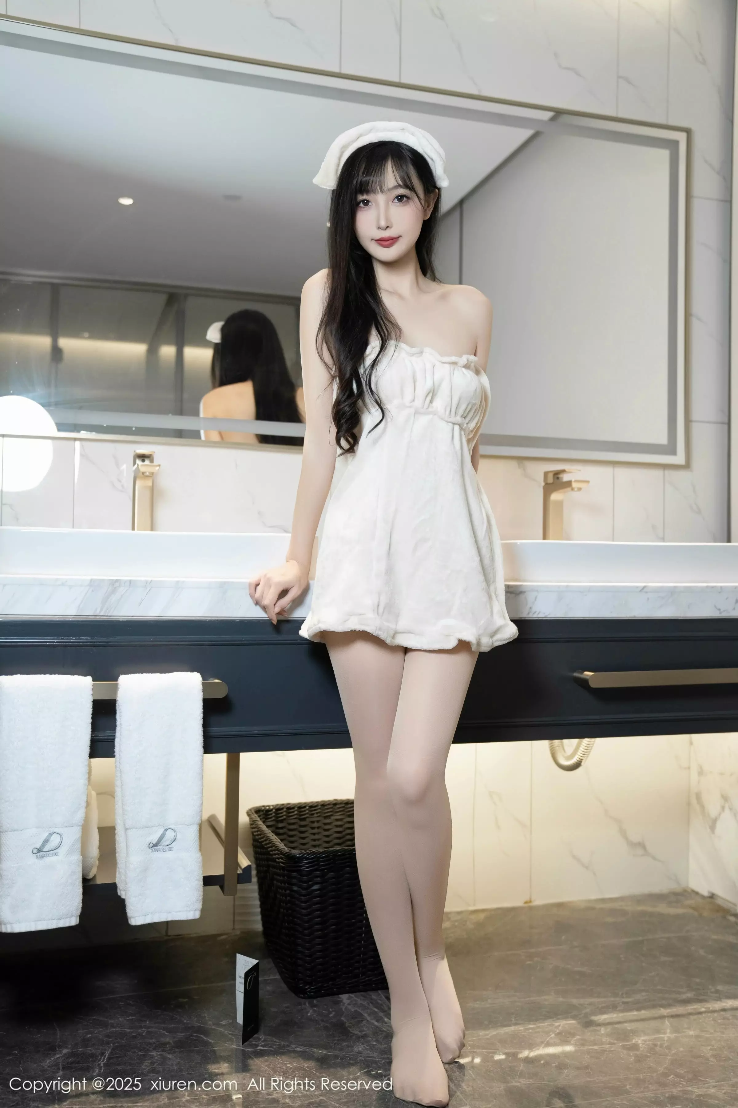 樱桃小阑子浴室场景性感白色浴袍配原色丝袜秀美腿绝美写真 第 24 张