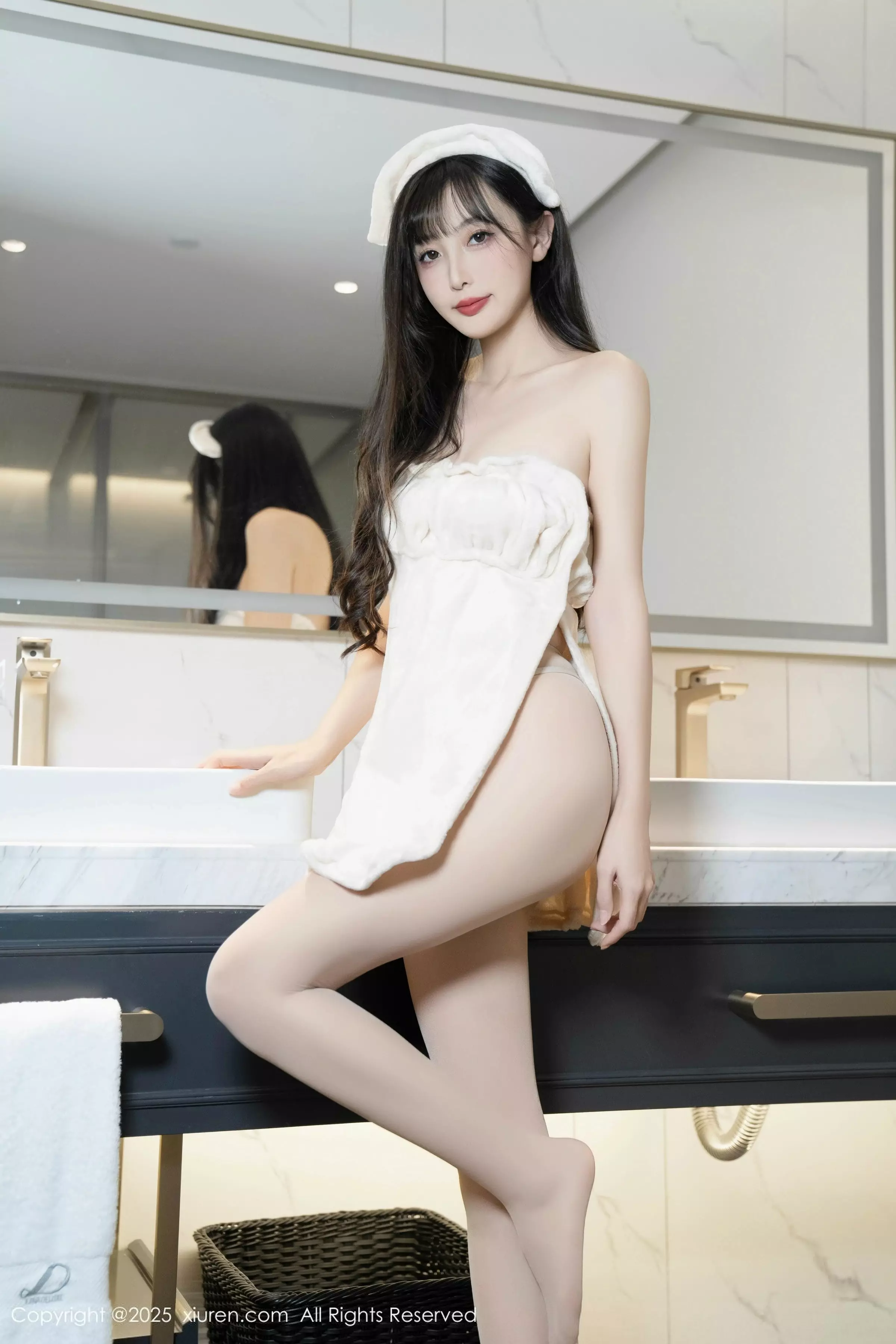 樱桃小阑子浴室场景性感白色浴袍配原色丝袜秀美腿绝美写真 第 28 张