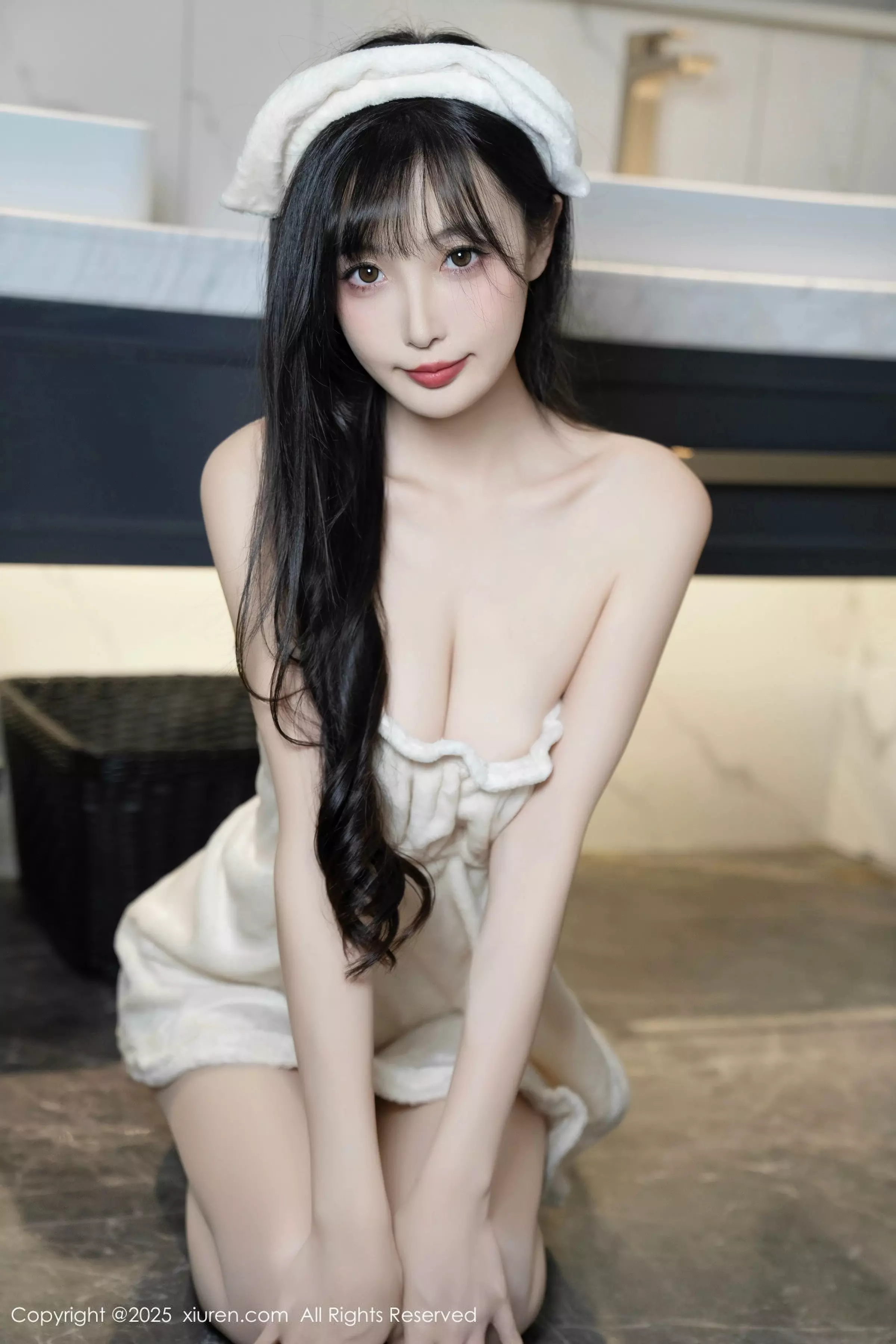 樱桃小阑子浴室场景性感白色浴袍配原色丝袜秀美腿绝美写真 第 3 张