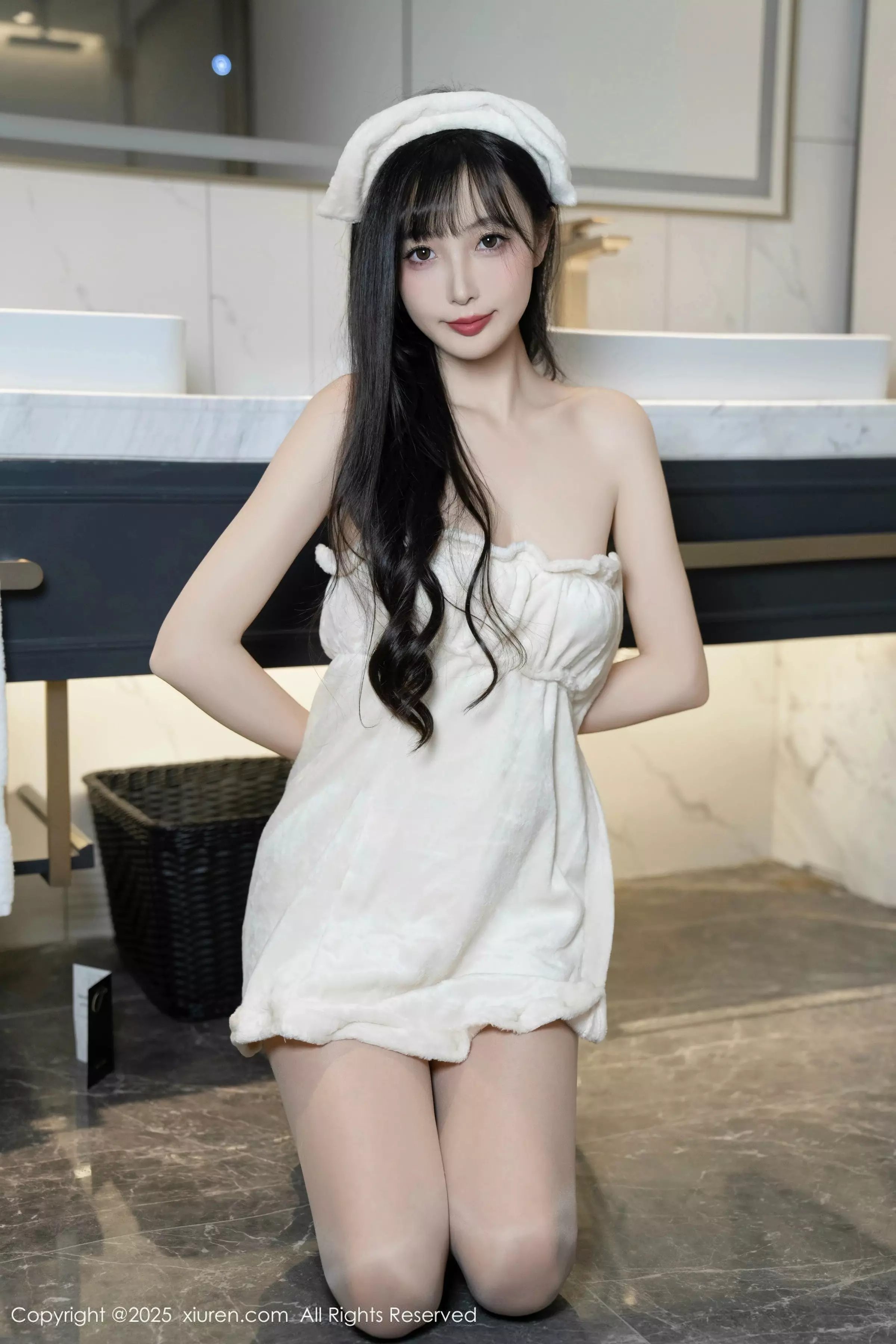 樱桃小阑子浴室场景性感白色浴袍配原色丝袜秀美腿绝美写真 第 31 张