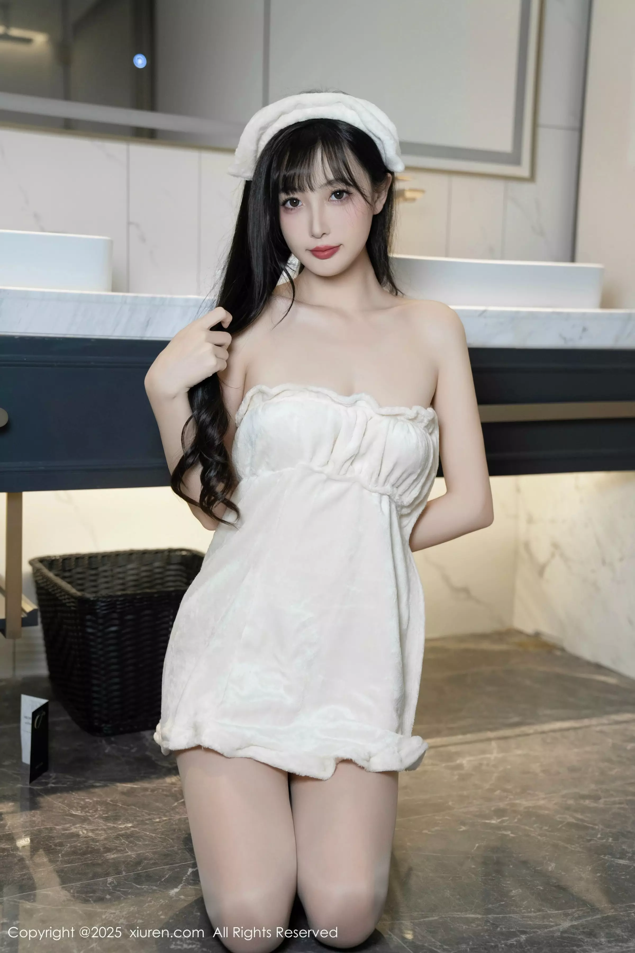 樱桃小阑子浴室场景性感白色浴袍配原色丝袜秀美腿绝美写真 第 33 张