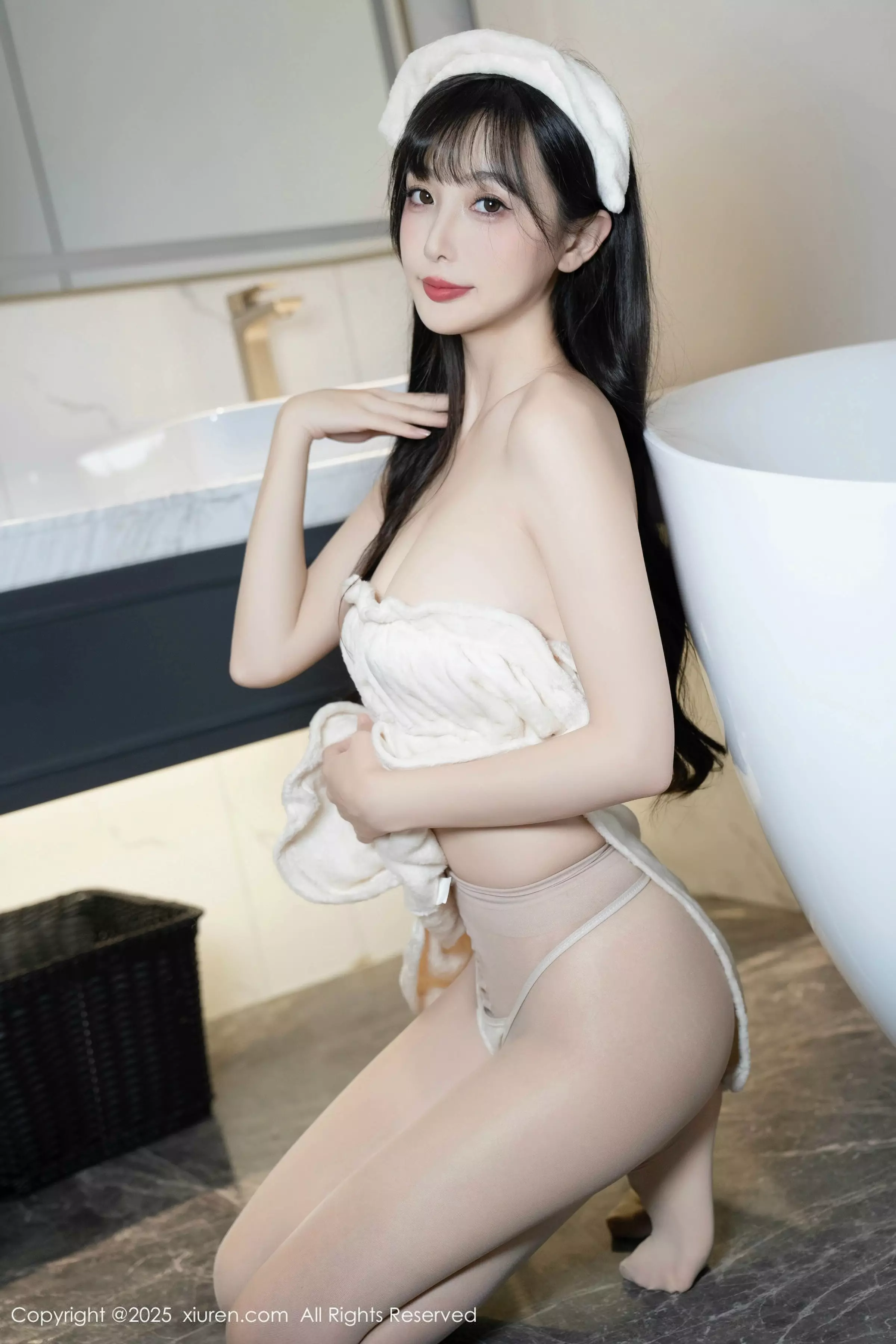 樱桃小阑子浴室场景性感白色浴袍配原色丝袜秀美腿绝美写真 第 54 张