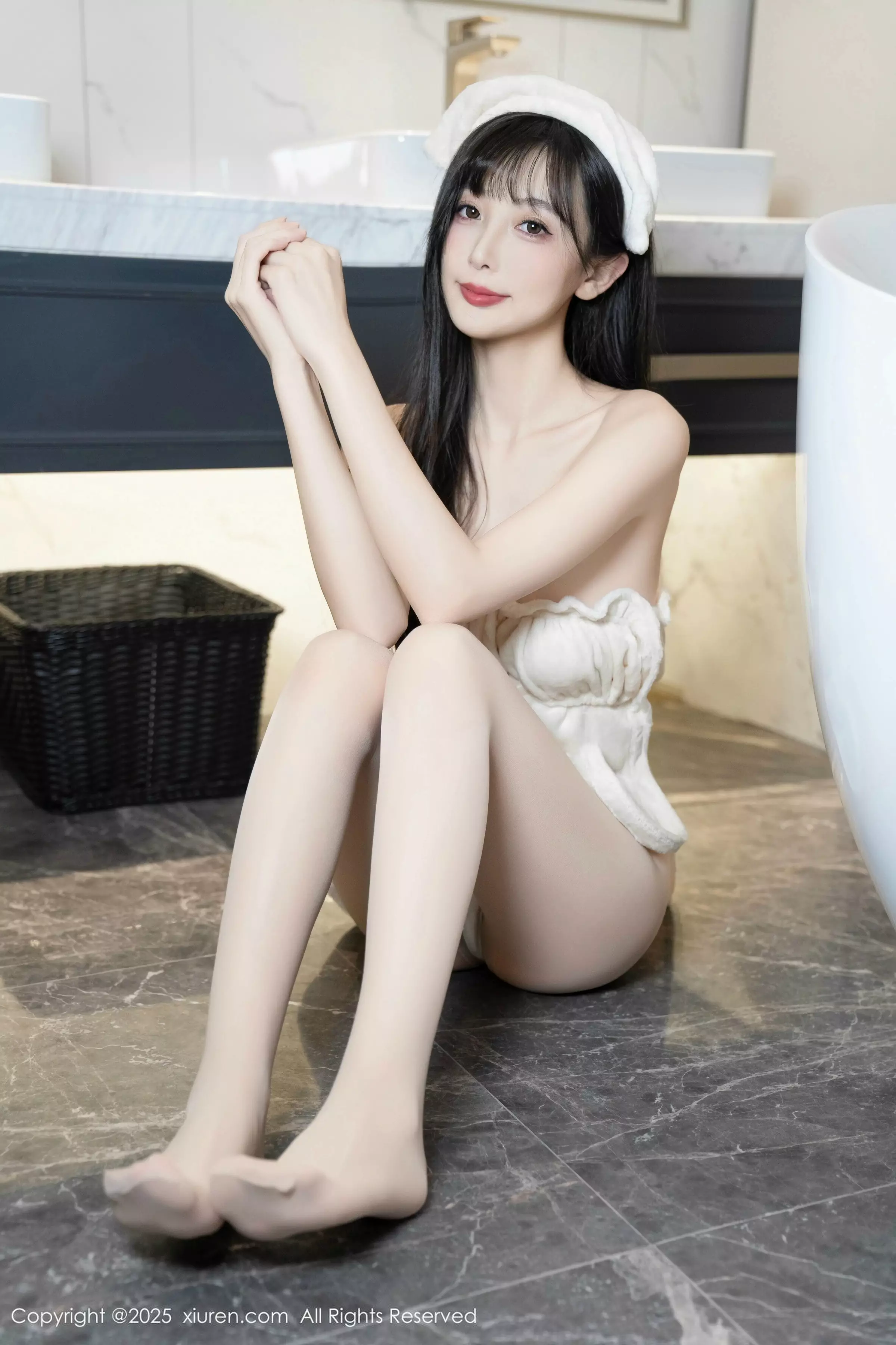 樱桃小阑子浴室场景性感白色浴袍配原色丝袜秀美腿绝美写真 第 61 张