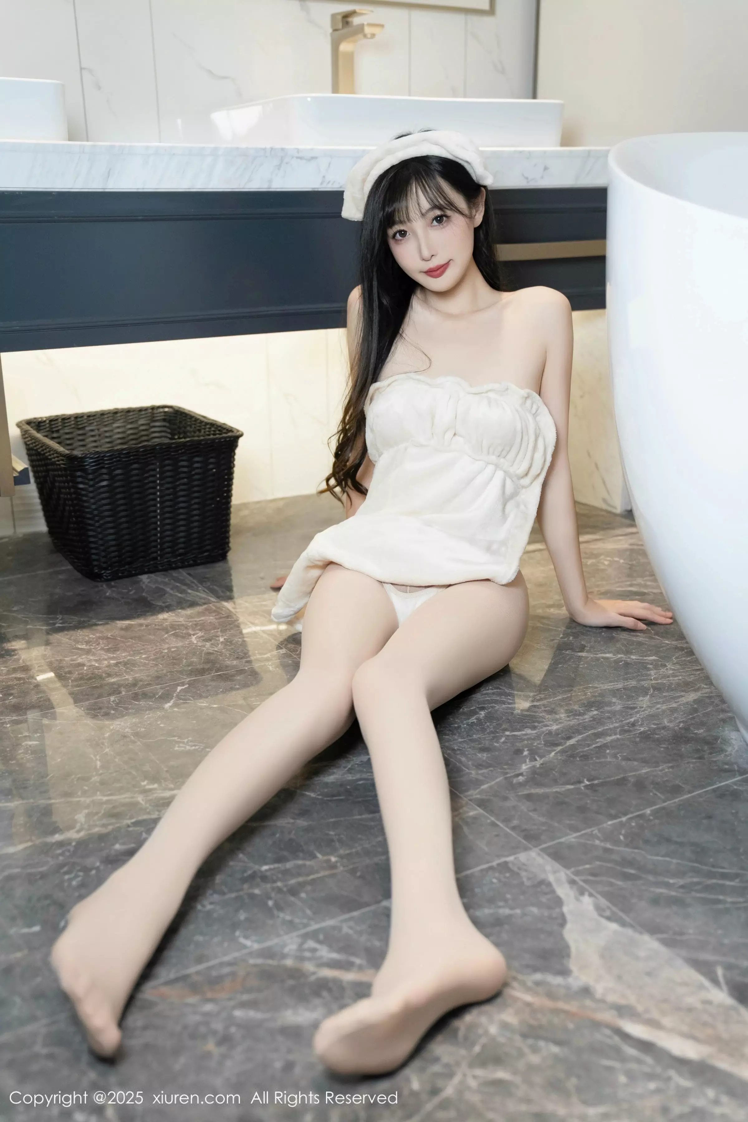 樱桃小阑子浴室场景性感白色浴袍配原色丝袜秀美腿绝美写真 第 74 张