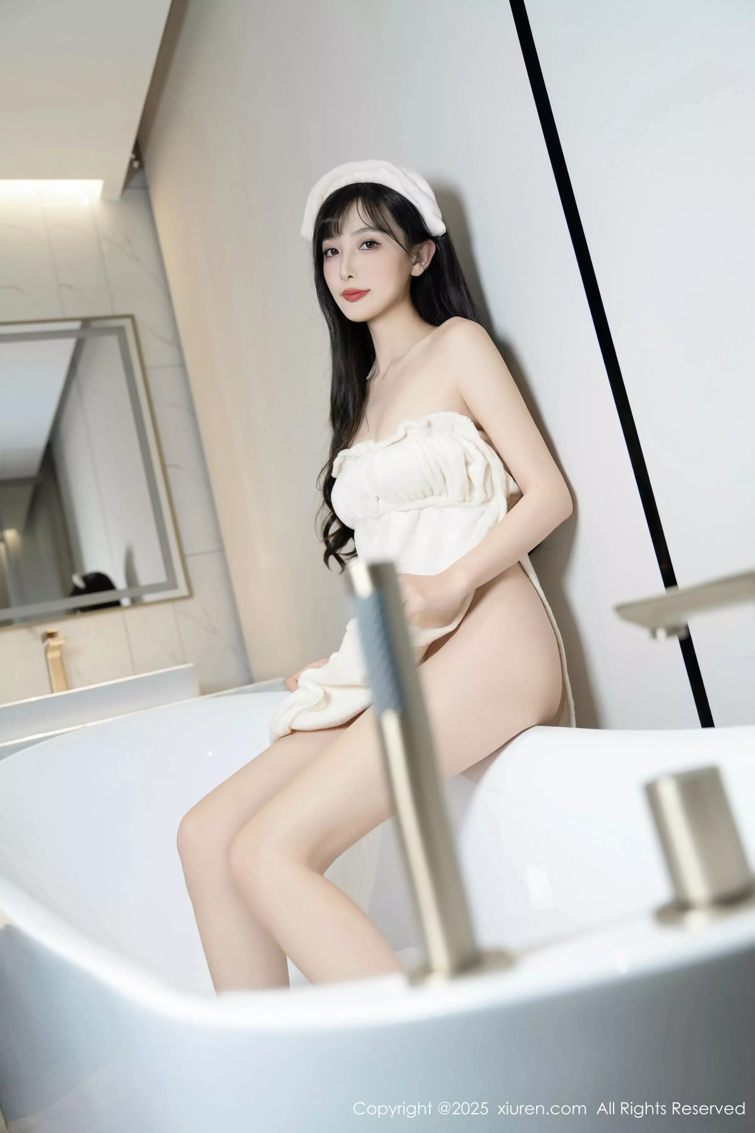 樱桃小阑子浴室场景性感白色浴袍配原色丝袜秀美腿绝美写真 第 97 张
