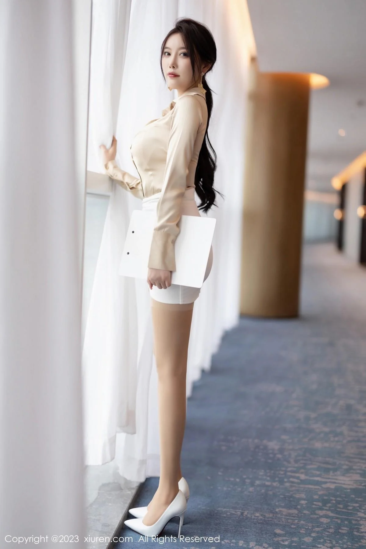 杨晨晨Yome脱职业装露性感白色蕾丝情趣内衣完美绝美写真 第 1 张