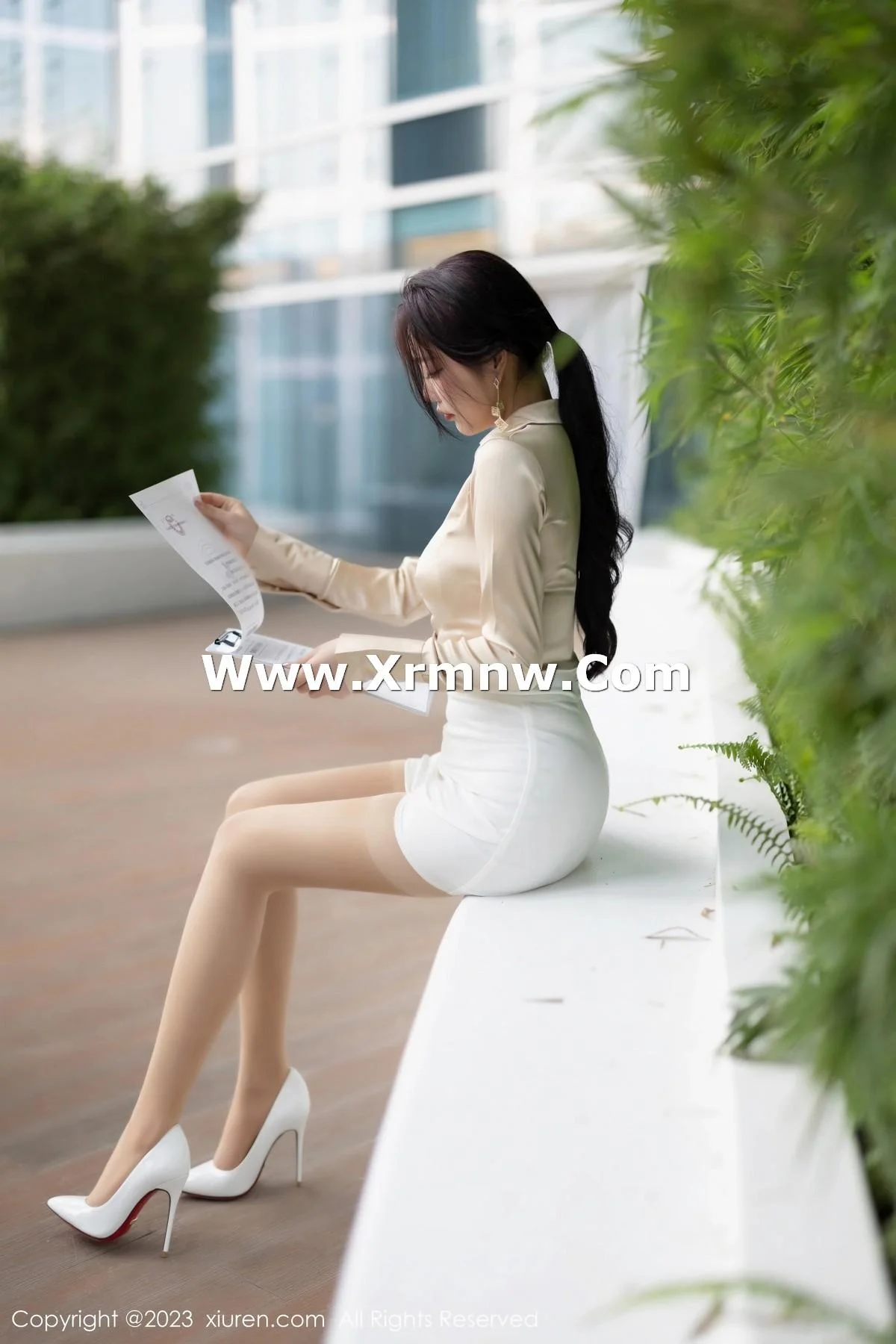 杨晨晨Yome脱职业装露性感白色蕾丝情趣内衣完美绝美写真 第 4 张