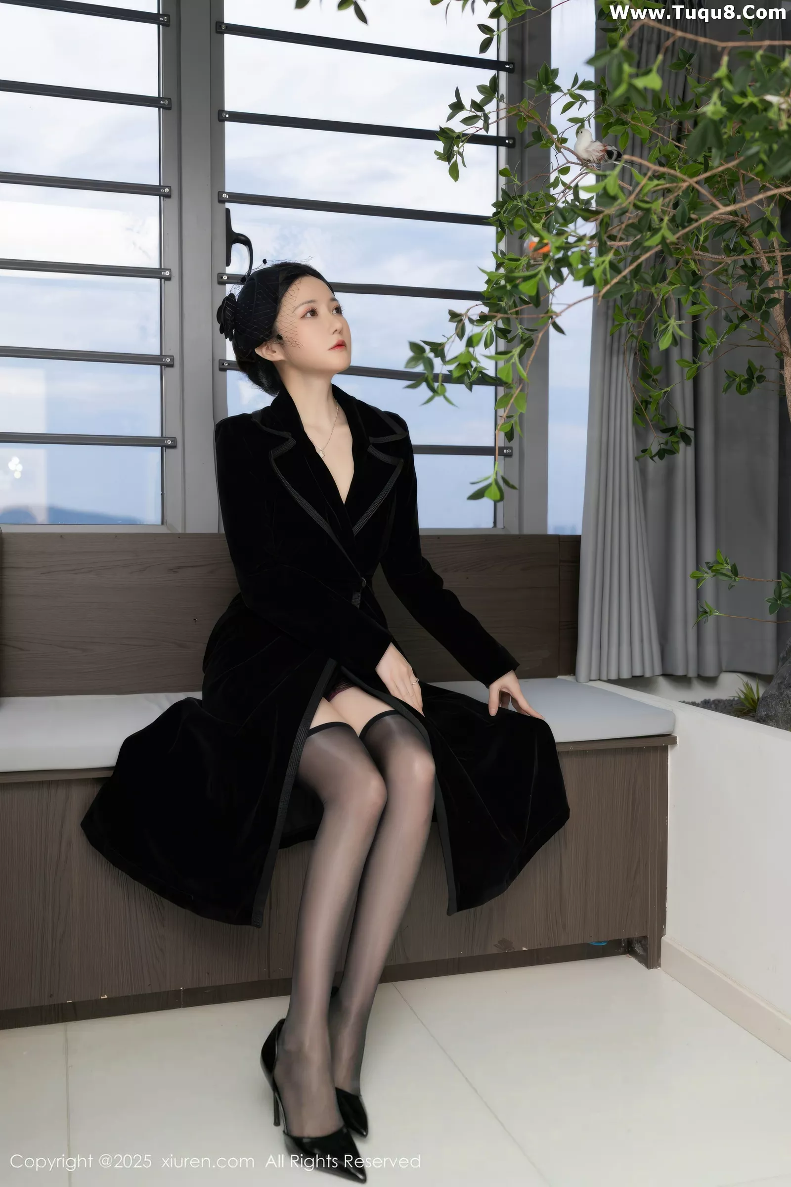 鱼子酱Fish性感黑色情趣内衣配黑丝吊袜秀曼妙身姿绝美写真 第 1 张