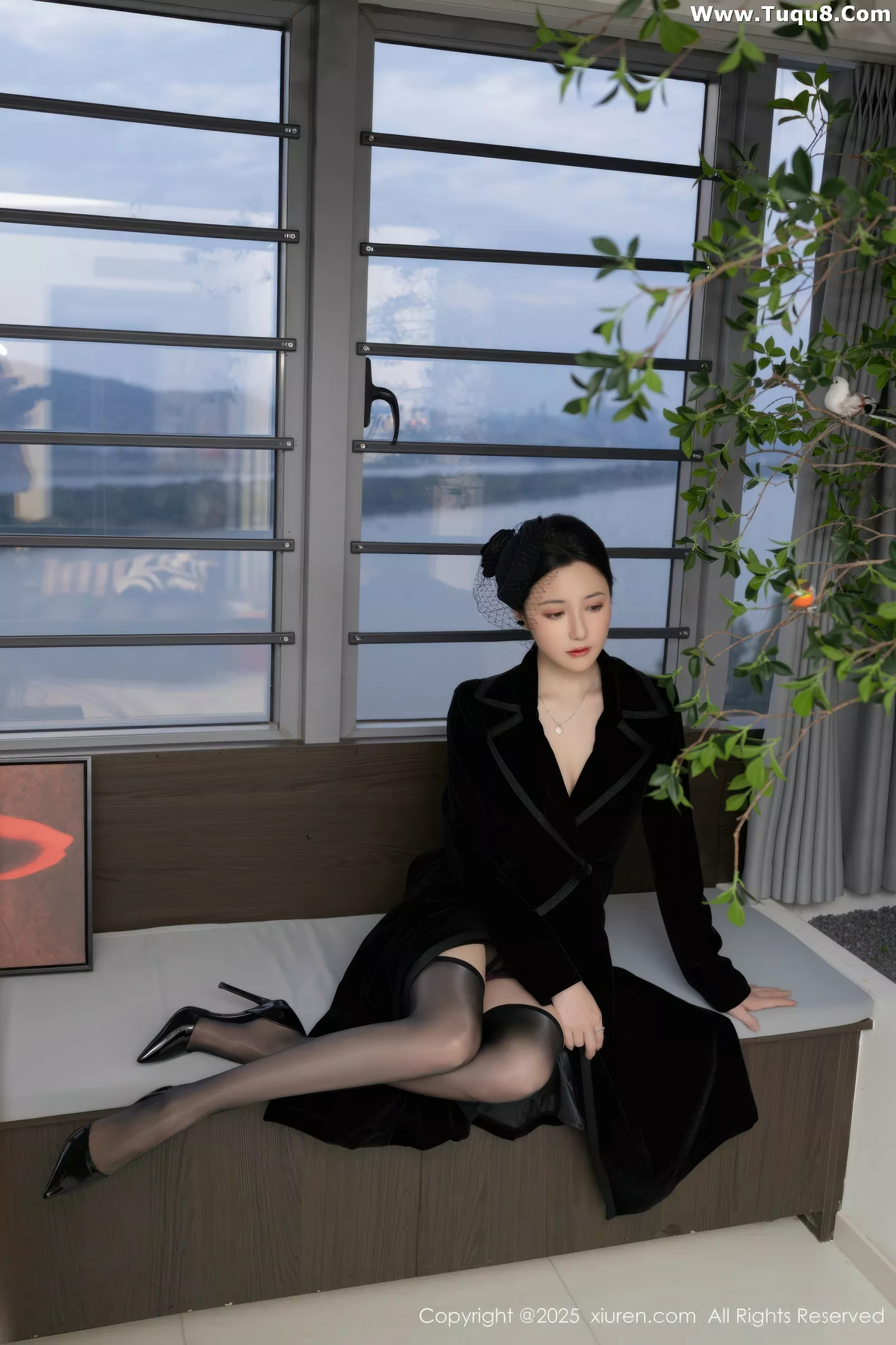鱼子酱Fish性感黑色情趣内衣配黑丝吊袜秀曼妙身姿绝美写真 第 4 张