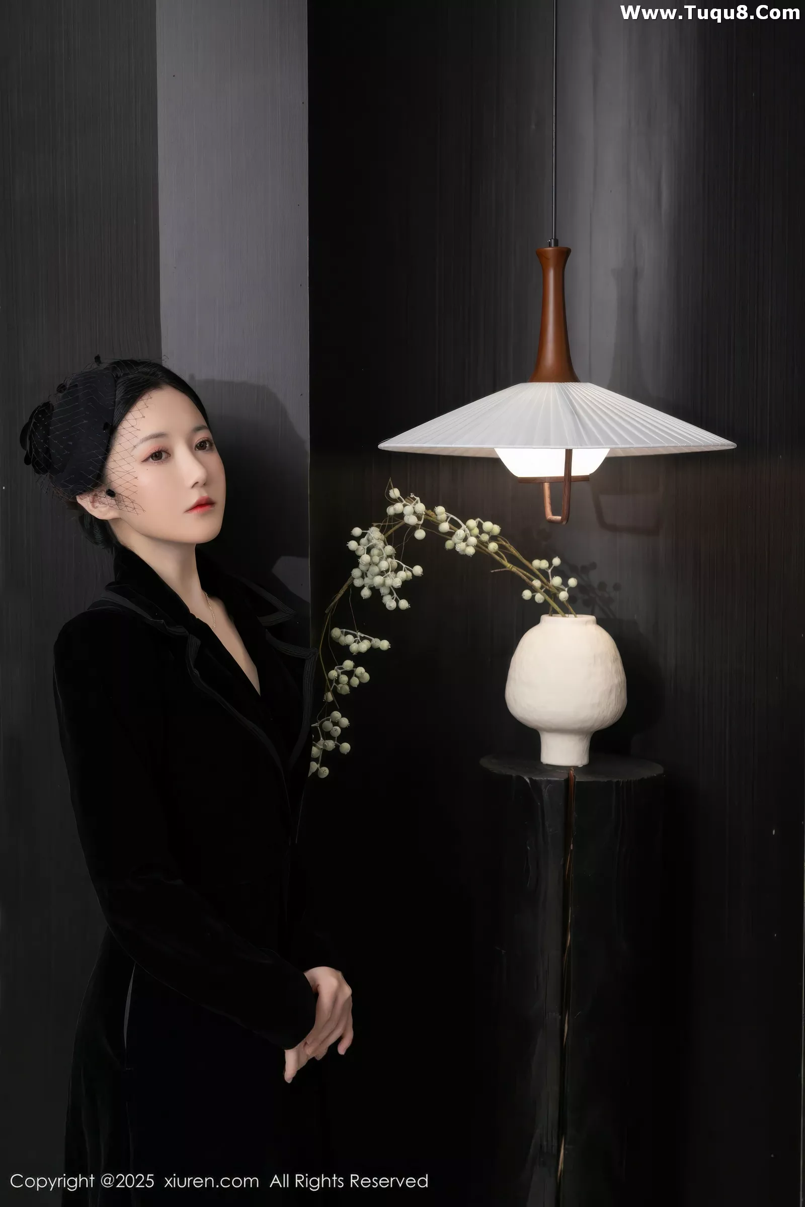 鱼子酱Fish性感黑色情趣内衣配黑丝吊袜秀曼妙身姿绝美写真 第 9 张