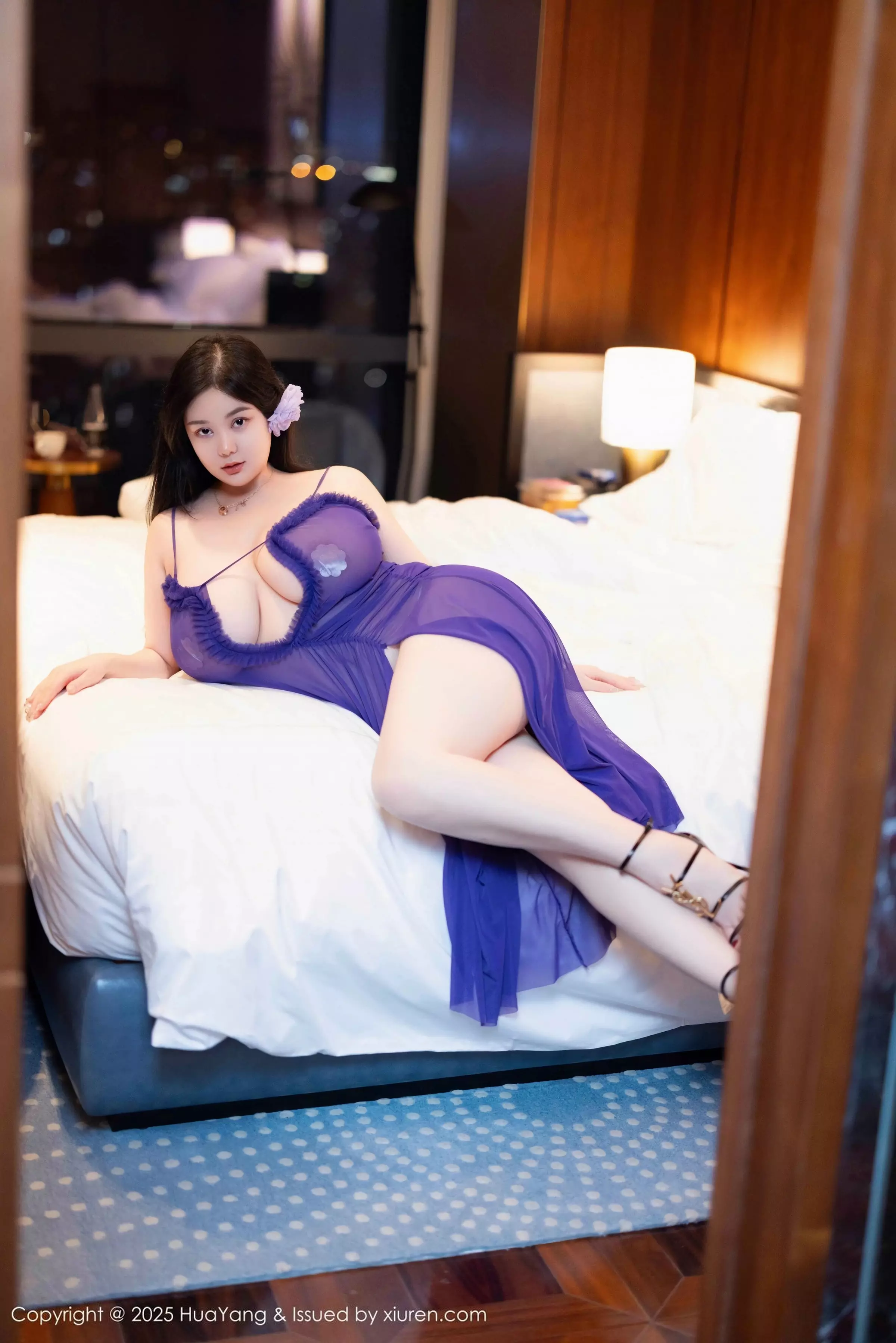 易阳Silvia私房性感紫色吊带连衣裙秀丰乳肥臀惹火绝美写真 第 45 张