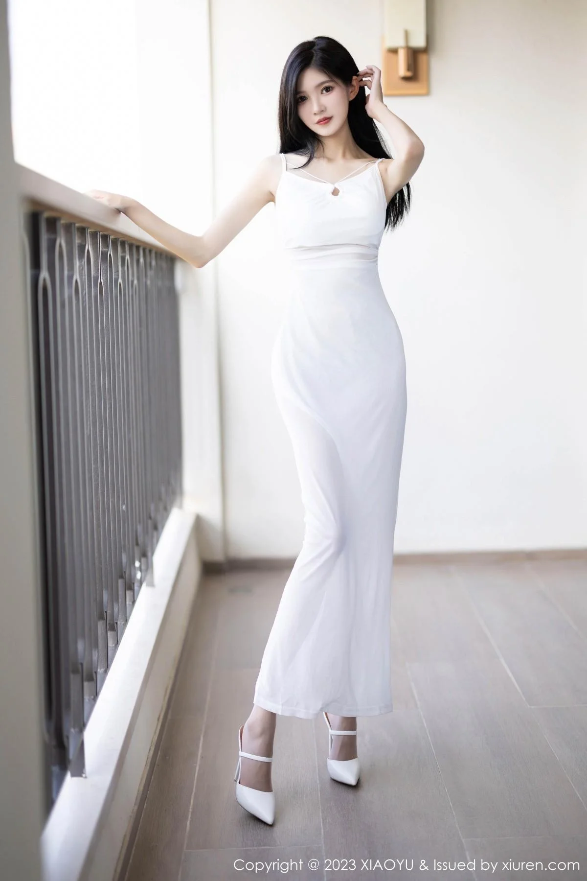 程程程性感白色长裙+牛仔布比基尼服饰秀曼妙身姿绝美写真 第 2 张